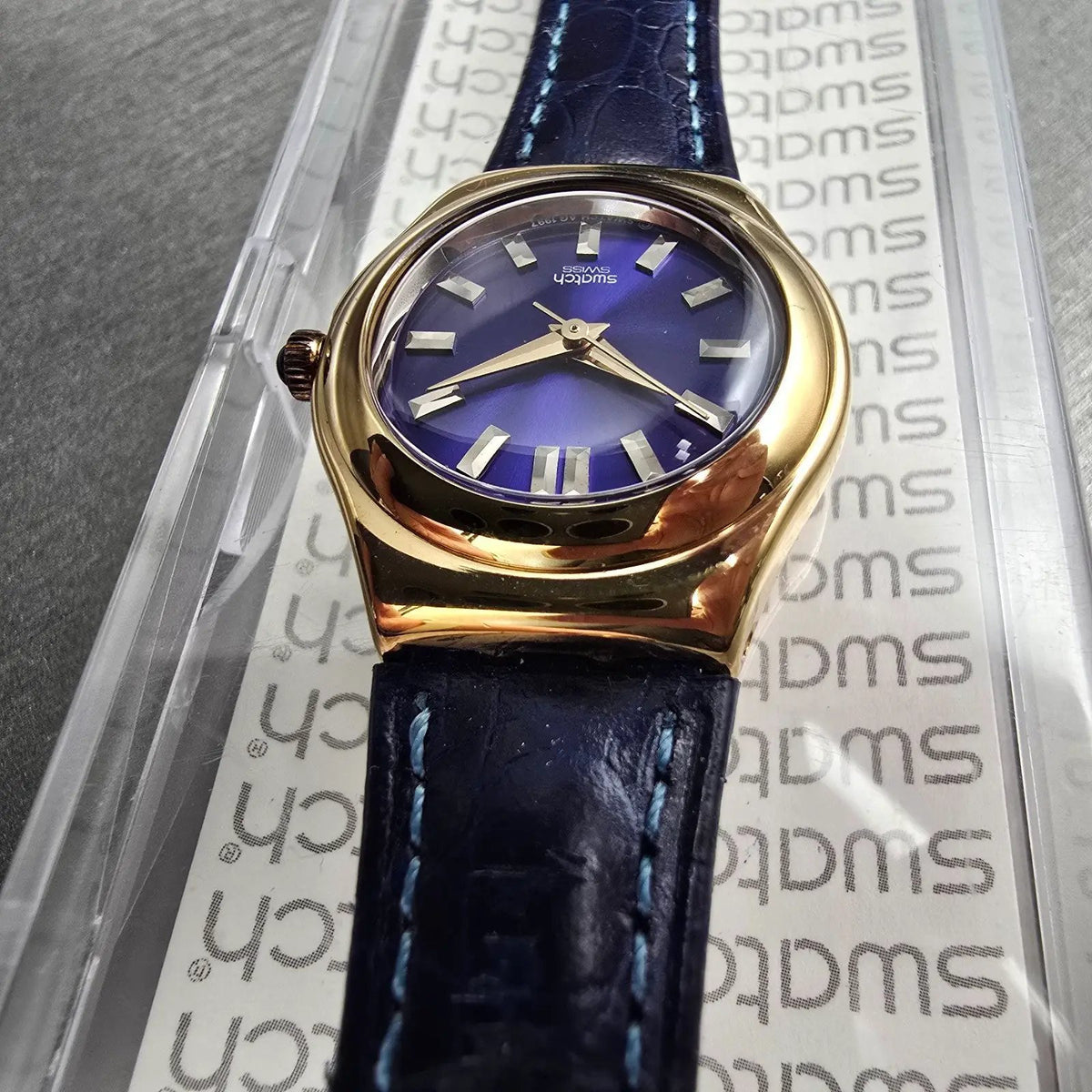 Swatch Irony Jenaye Watch Women 24mm Blue Dial Gold Tone Round YSG105C New Batt7