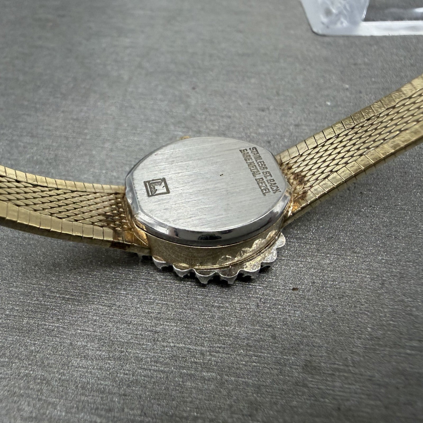 Armitron Heart Watch Women 15mm Cream Dial Gold Tone New Battery Vintage9