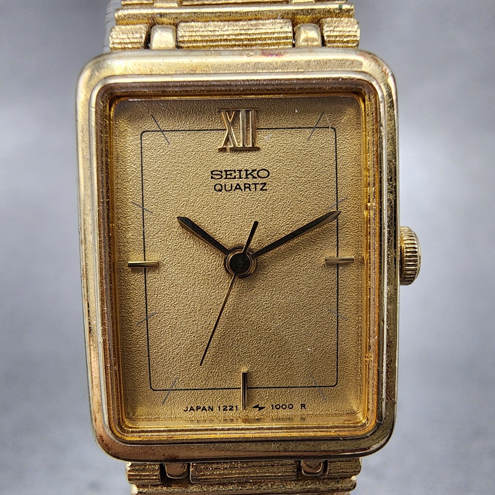 Seiko Tank Watch Women 17mm Champagne Dial Gold Tone 12215700 New Battery1