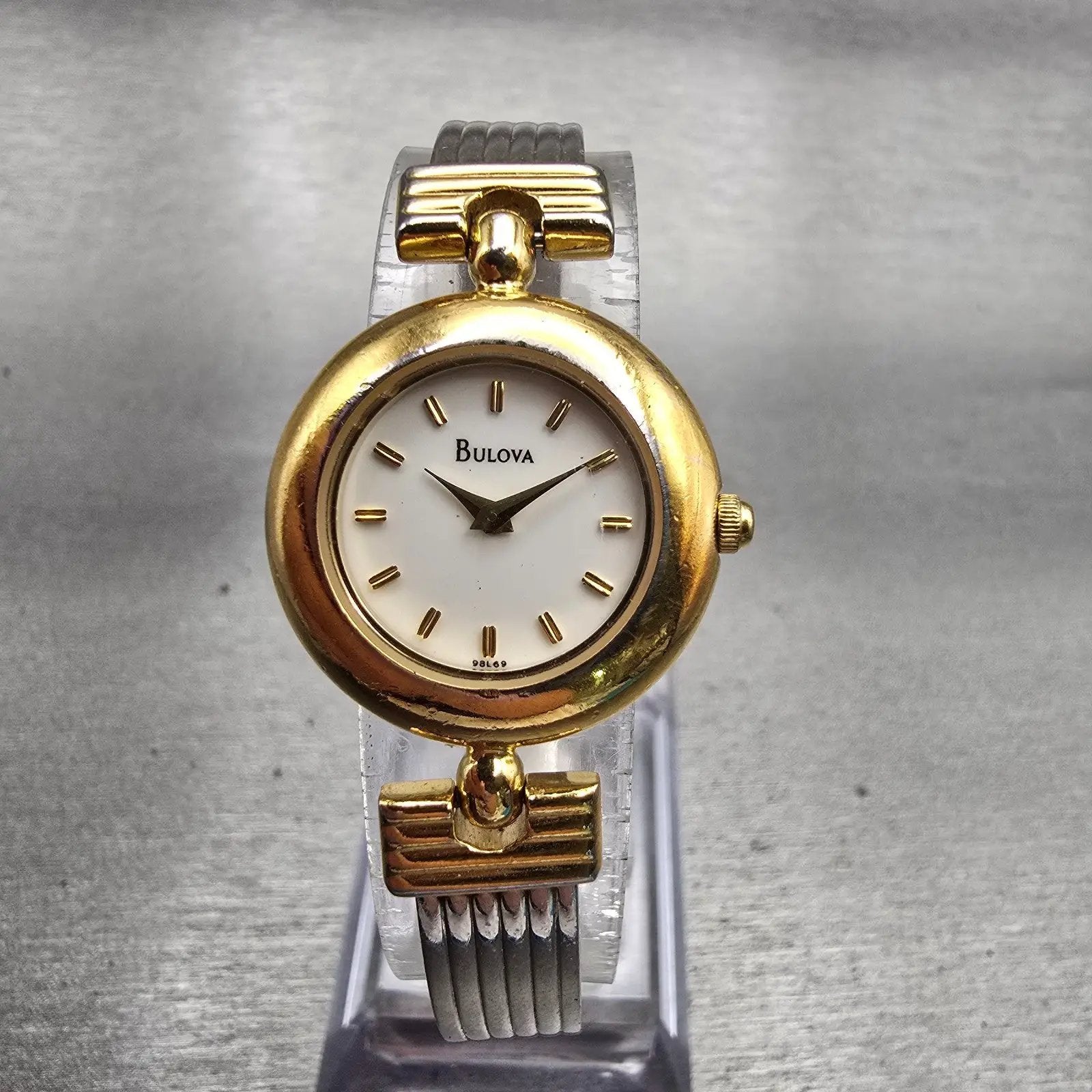 Bulova Watch Women 22mm White Dial Gold Tone Round Bangle 98L69 New Battery0