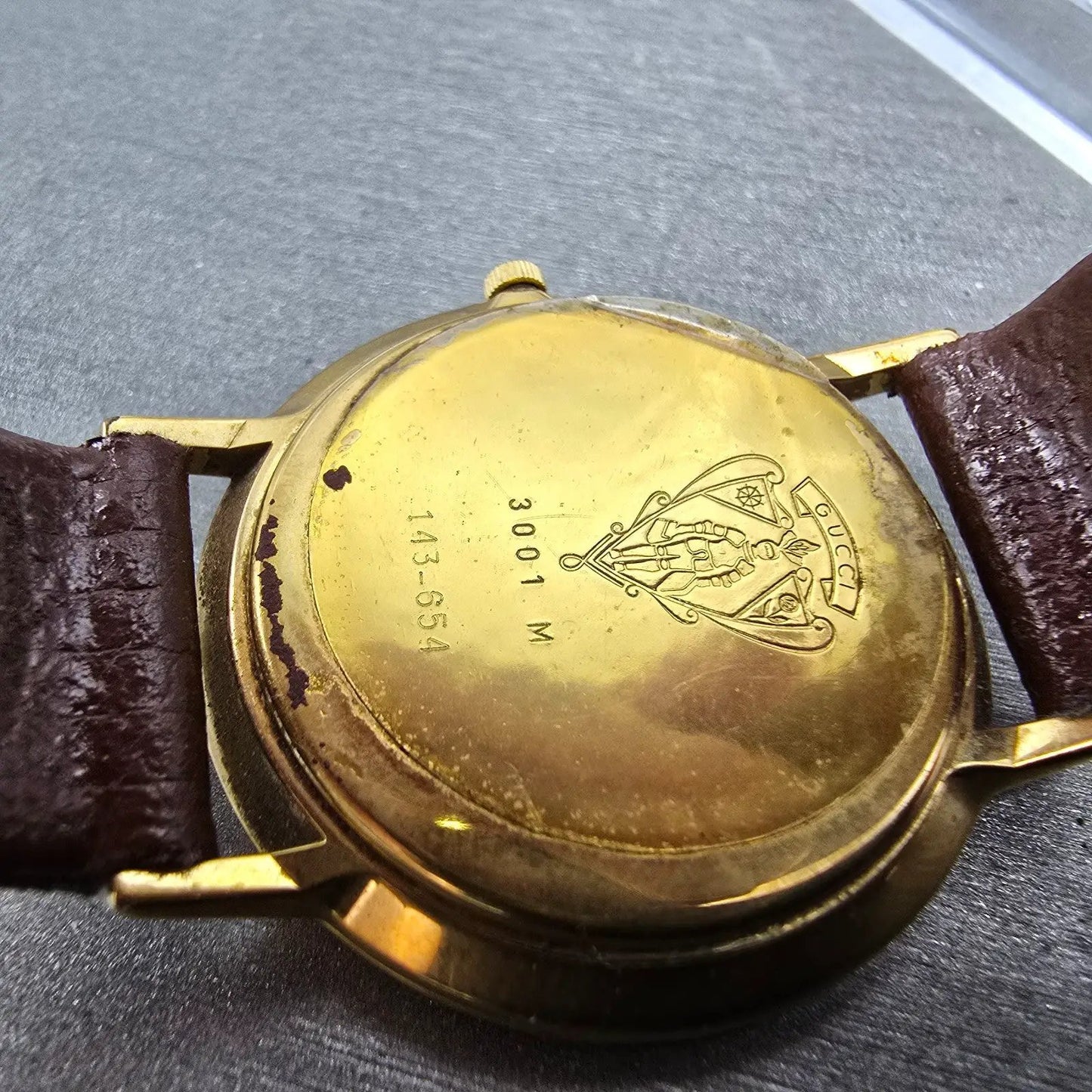 Gucci 3001M Watch Men 33mm Red & Green Dial Gold plated Round New Battery VTG9
