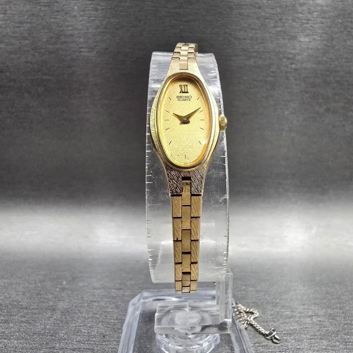 Seiko Watch Women 13mm Gold Dial Gold Tone Oval 1E20-5700 New Battery Vintage5