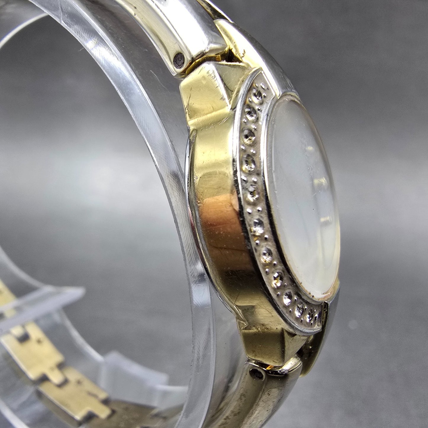 Seiko Solar Watch Women 22mm MOP Dial Gold Tone Round V115-0AW0 Runs Crystals NK3