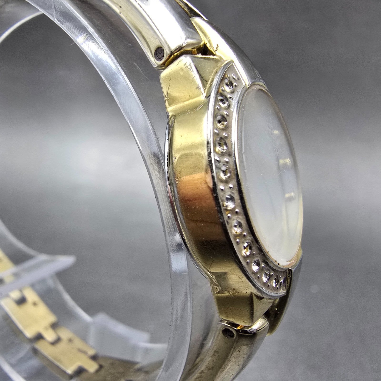 Seiko Solar Watch Women 22mm MOP Dial Gold Tone Round V115-0AW0 Runs Crystals NK3
