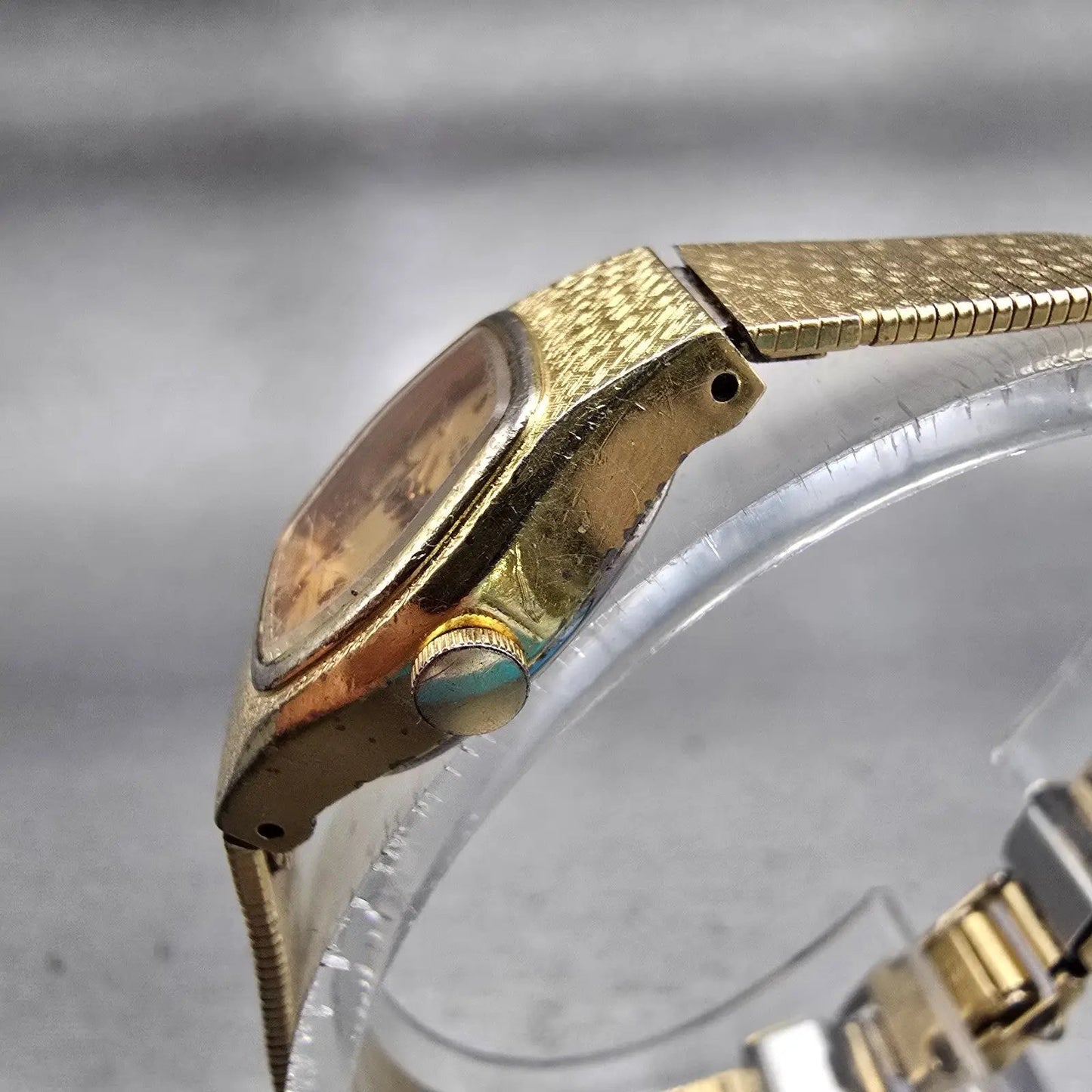 Seiko Watch Women 17mm Gold Dial Gold Tone Oval 2B31-5039 New Battery Vintage2