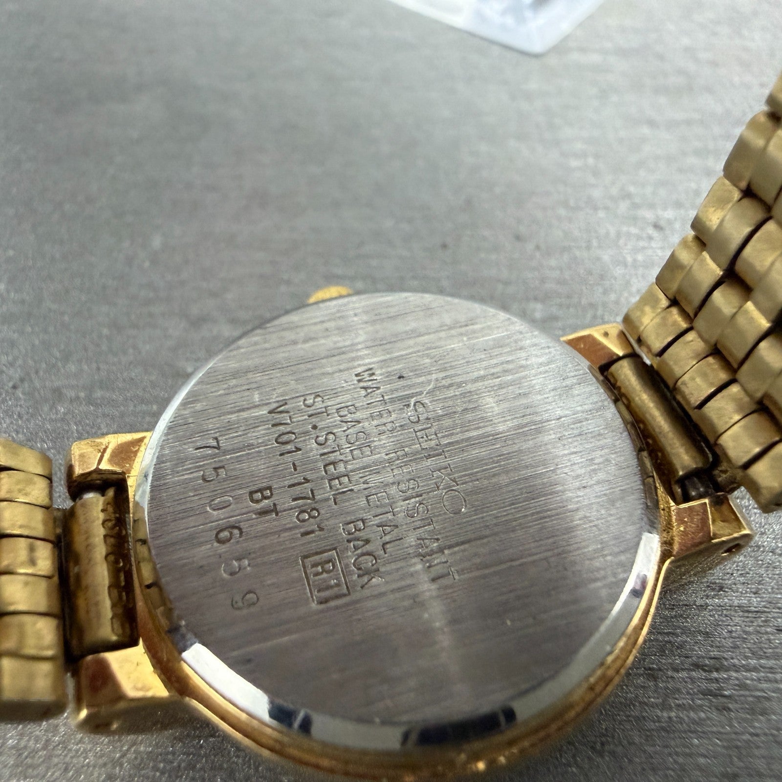 Seiko Watch Women 24mm Champagne Dial Gold Tone Round V701-1781 New Battery VTG9