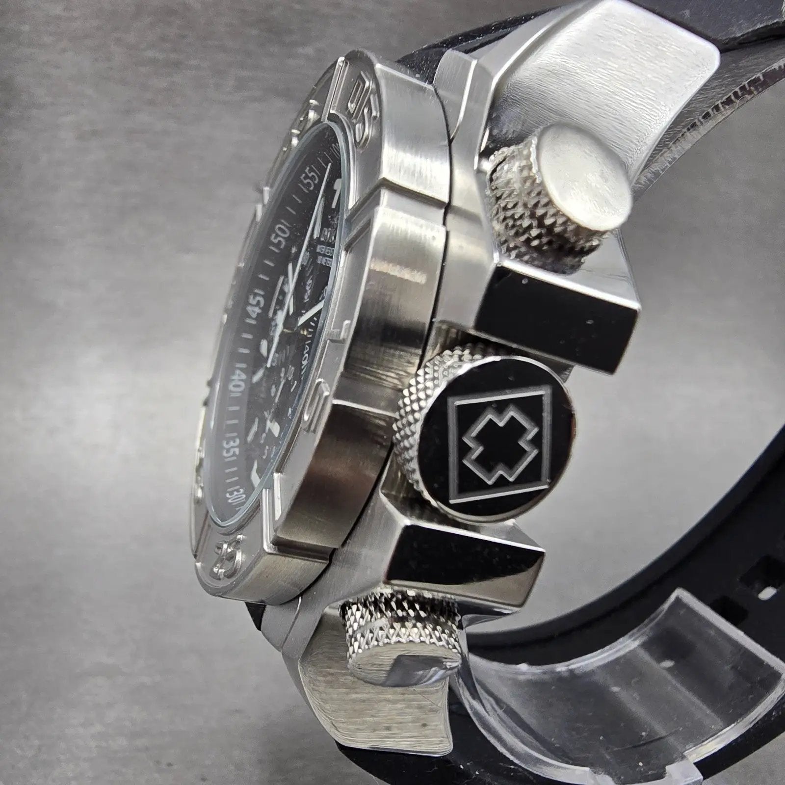 Invicta Chronograph Dive Watch Men 44mm Black Dial Silver Tone 1608 New BatteryL3
