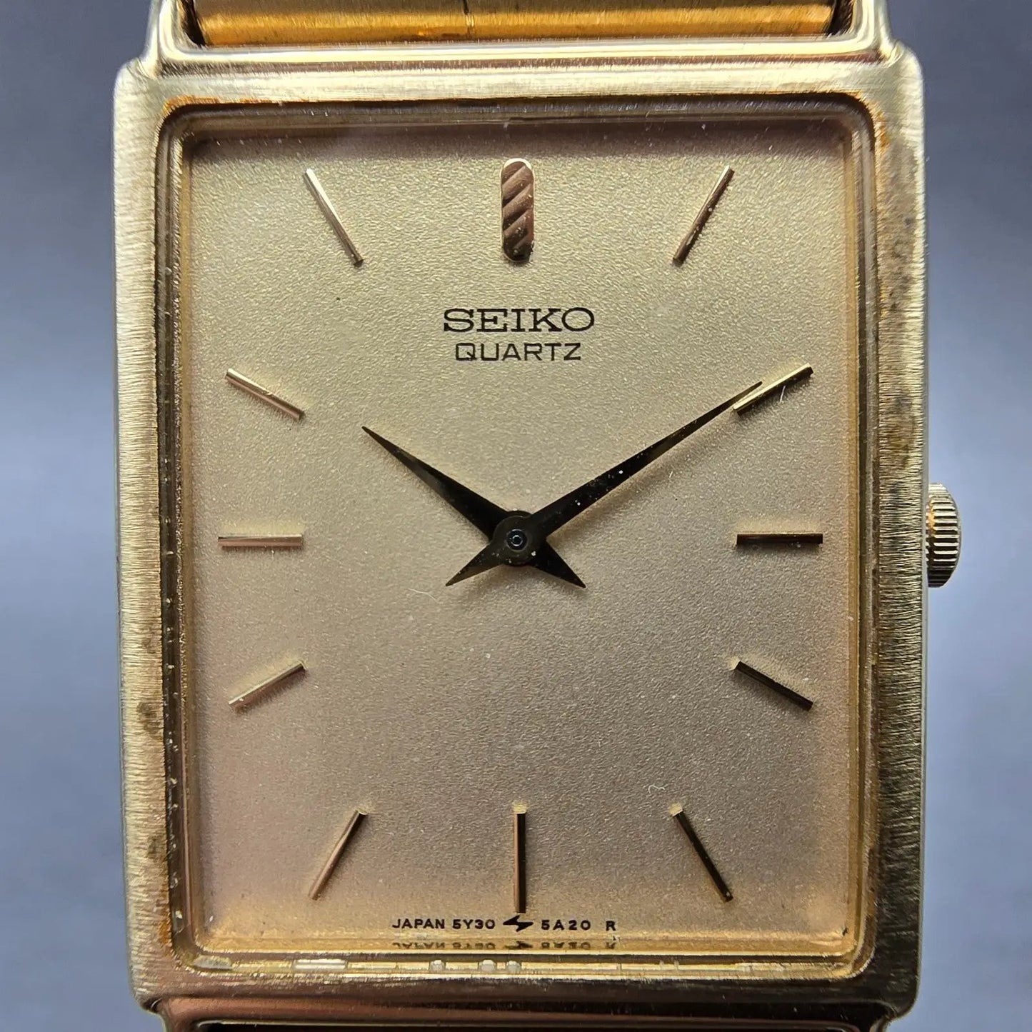 Seiko Tank Watch Men 25mm Gold Dial Gold Tone Rectangle 5Y30-5A09 PARTS Vintage3