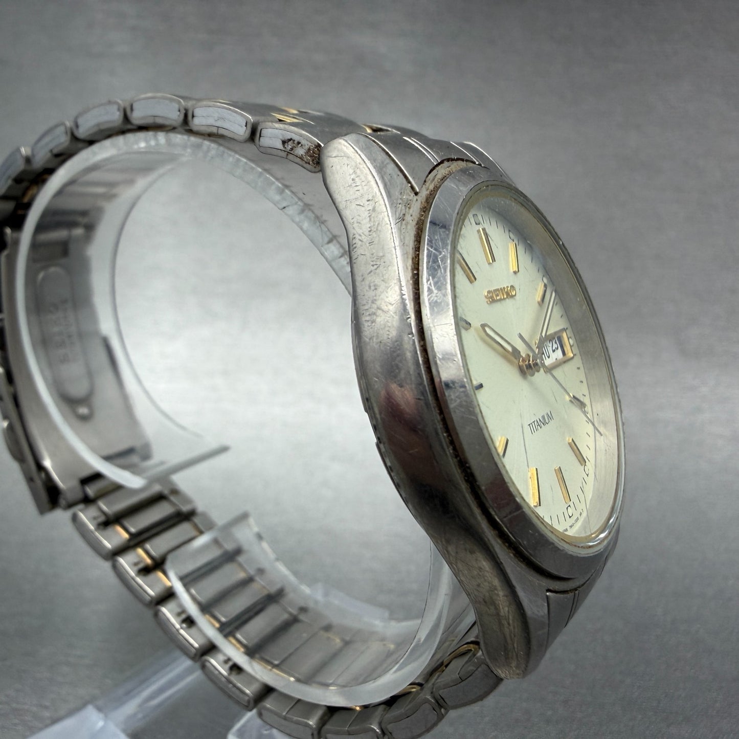 Seiko Watch Men 36mm Champagne Dial Two Tone Titanium Daydate 7N439100 New Batt3