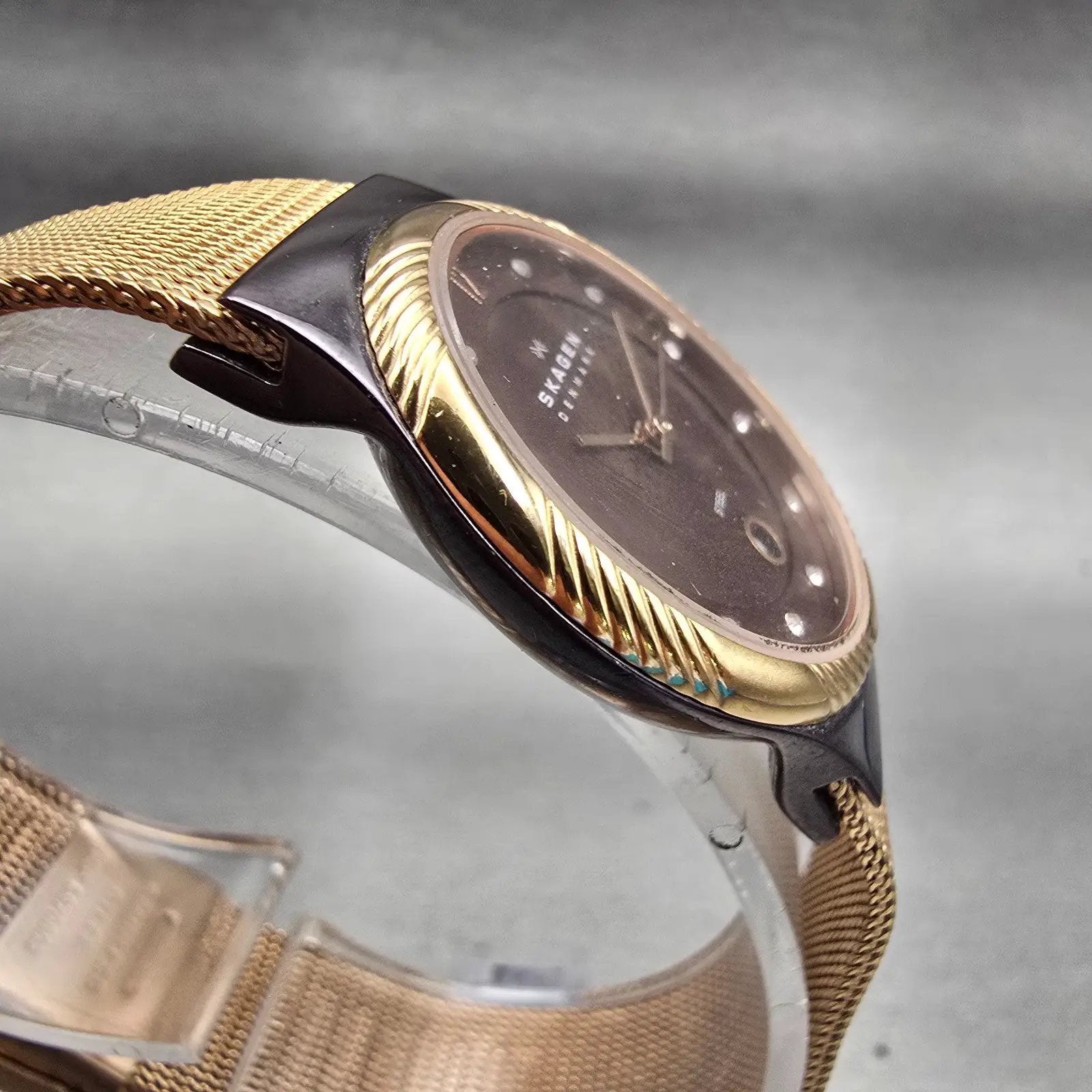 Skagen Denmark Watch Women 27mm Brown MOP Dial Gold Tone Date 880LRDR New Batt3