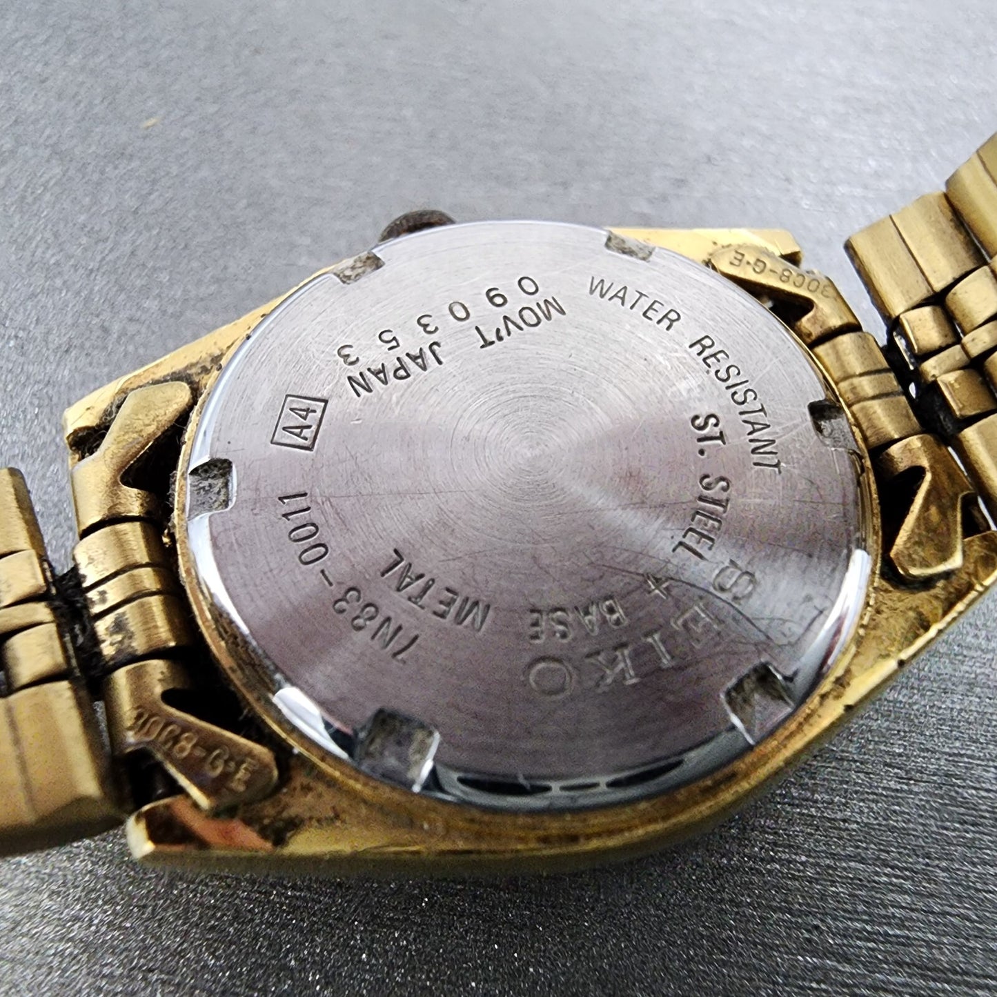 Seiko Watch Women 24mm White Dial Gold Tone Daydate Round 7N830011 New Battery9