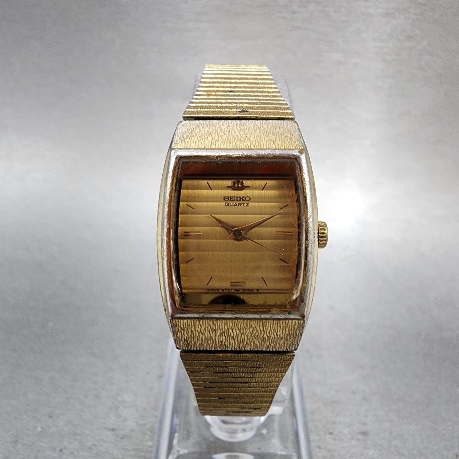 Seiko Watch Women 19mm Champagne Dial Gold Tone Rectangle 8y215000 New Battery0
