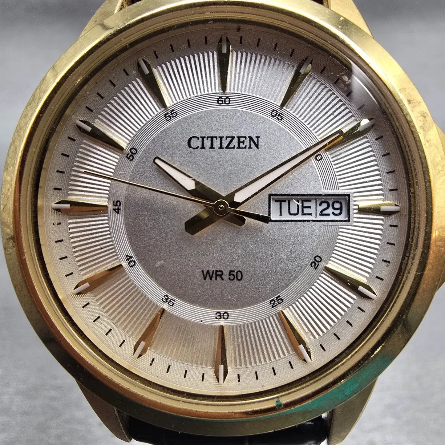 Citizen Watch Men 42mm Silver Dial Gold Tone Daydate Round 1502-S097835 New Batt1
