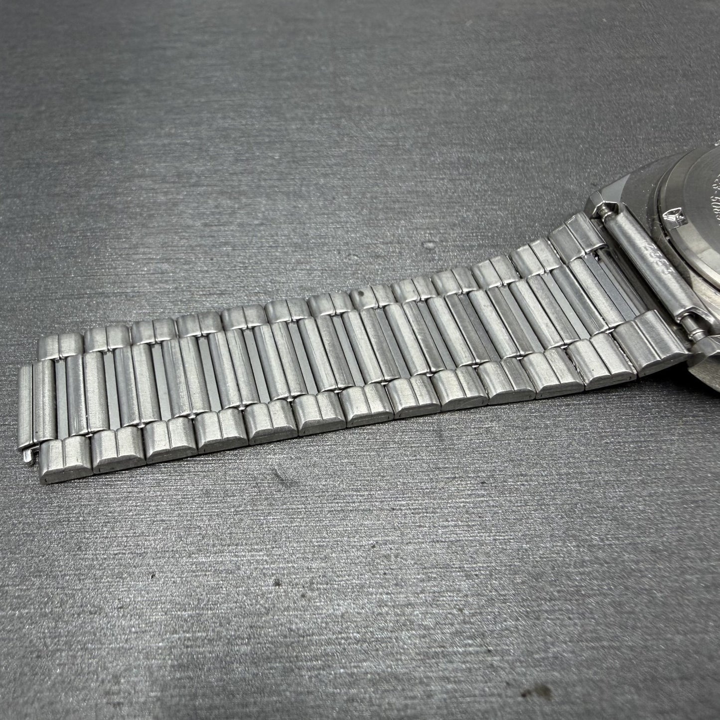 Seiko SQ Watch Men 34mm Black Dial Silver Tone Daydate 8223-5089 SAMPLE11