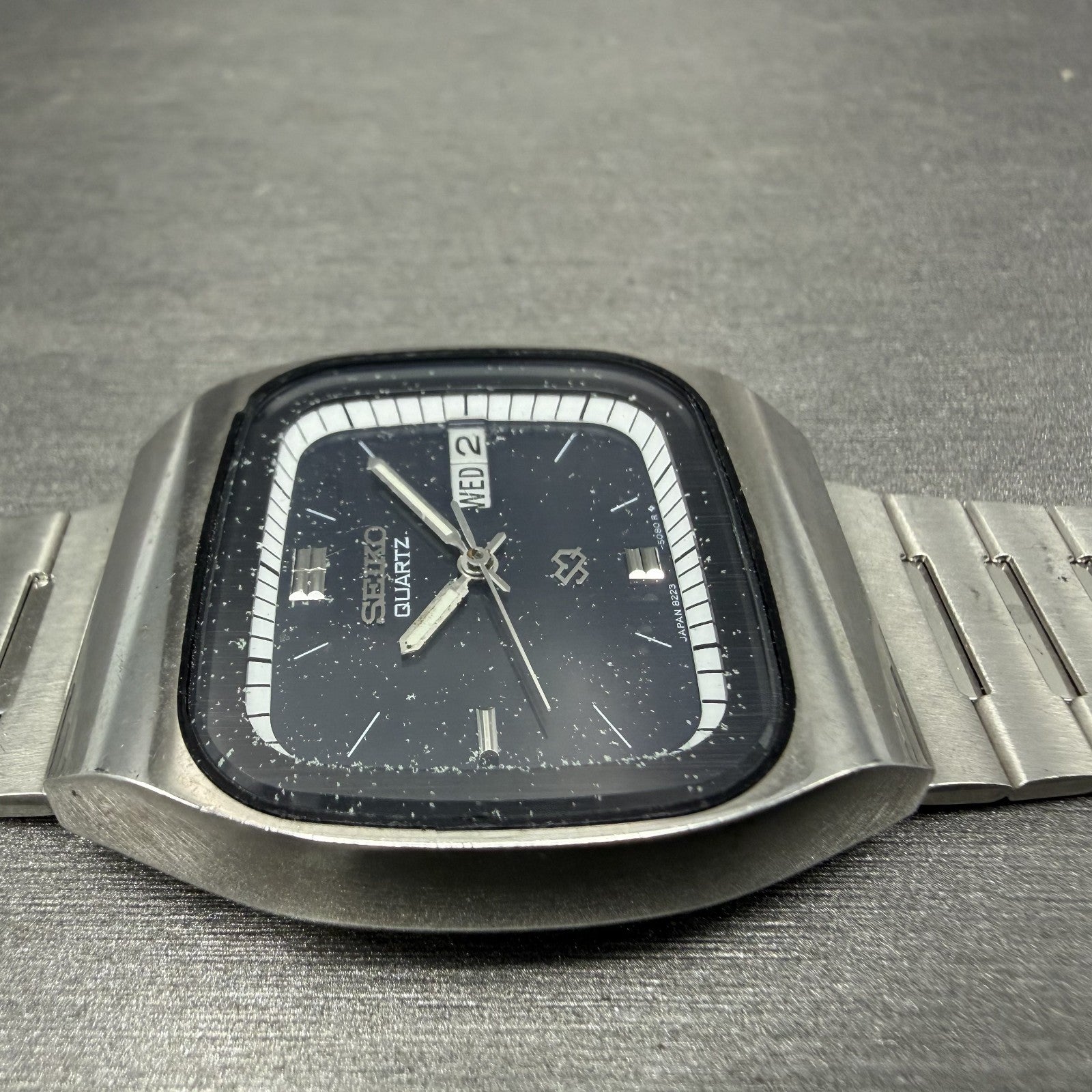 Seiko SQ Watch Men 34mm Black Dial Silver Tone Daydate 8223-5089 SAMPLE6
