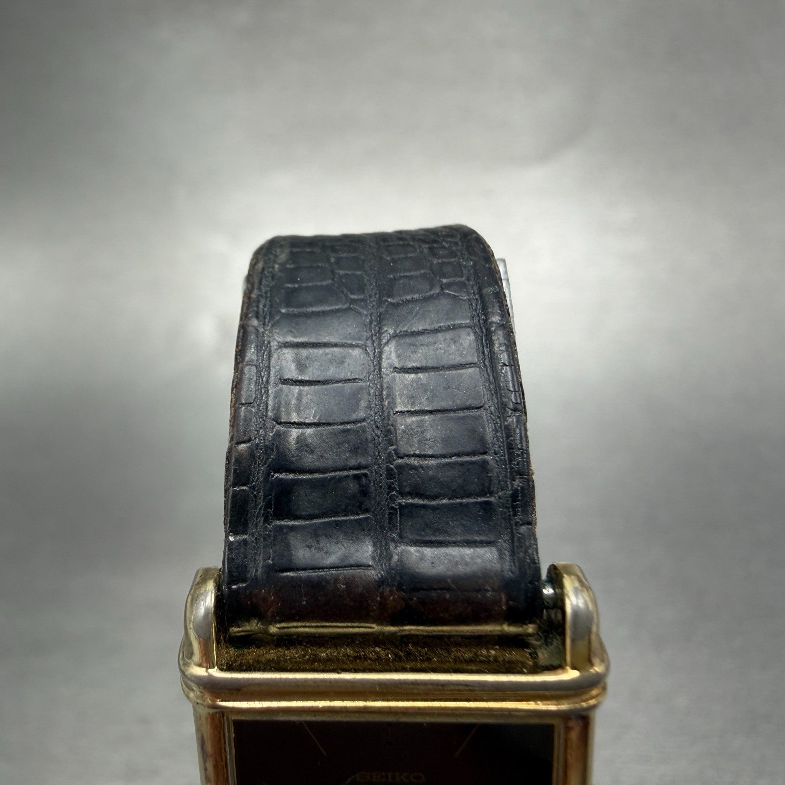 Seiko Tank Watch Women 19mm Black Dial Gold Tone Rectangle 1400-524F New Battery4