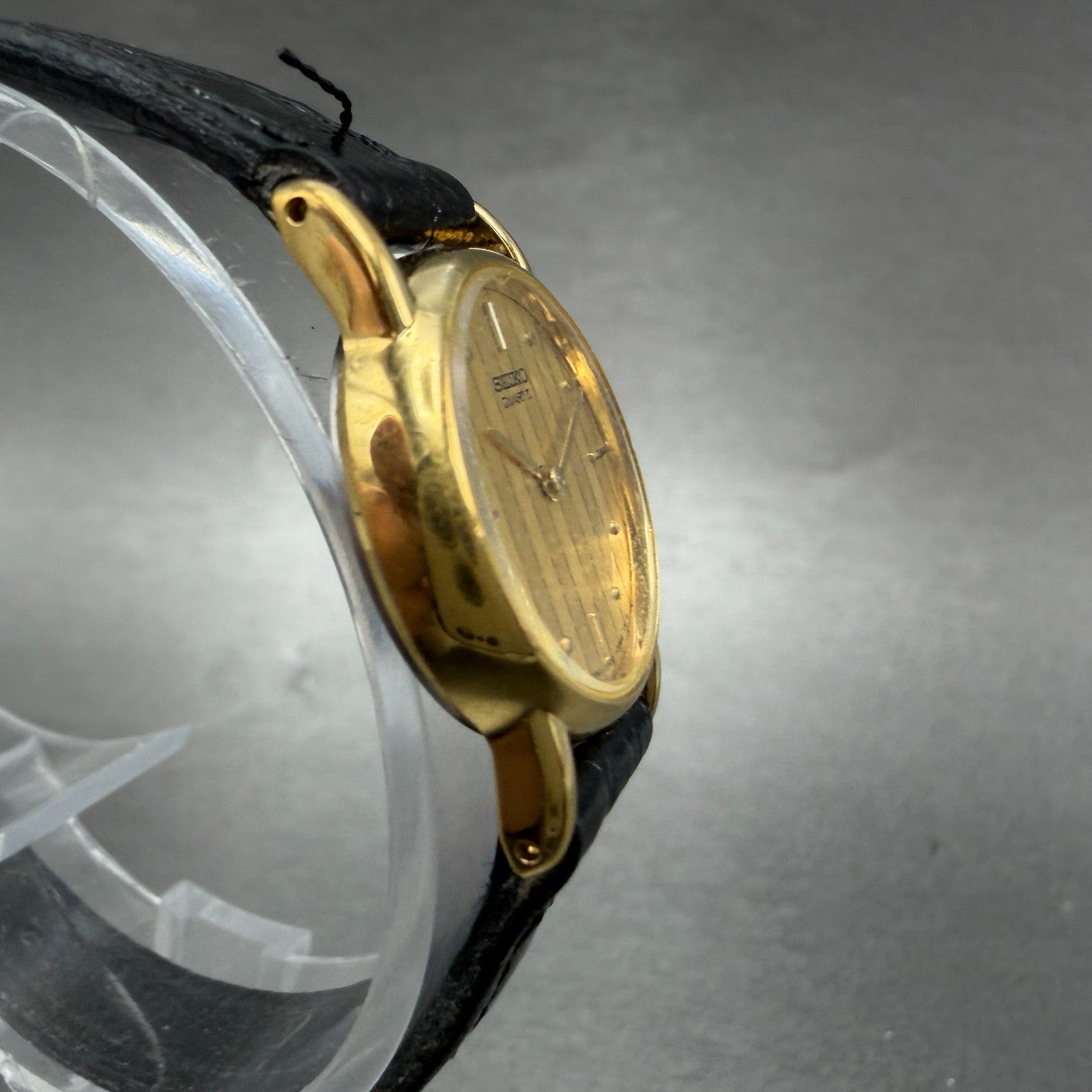 Seiko Watch Women 20mm Champagne Dial Gold Tone Round 2Y00-0A10 New Battery VTG3