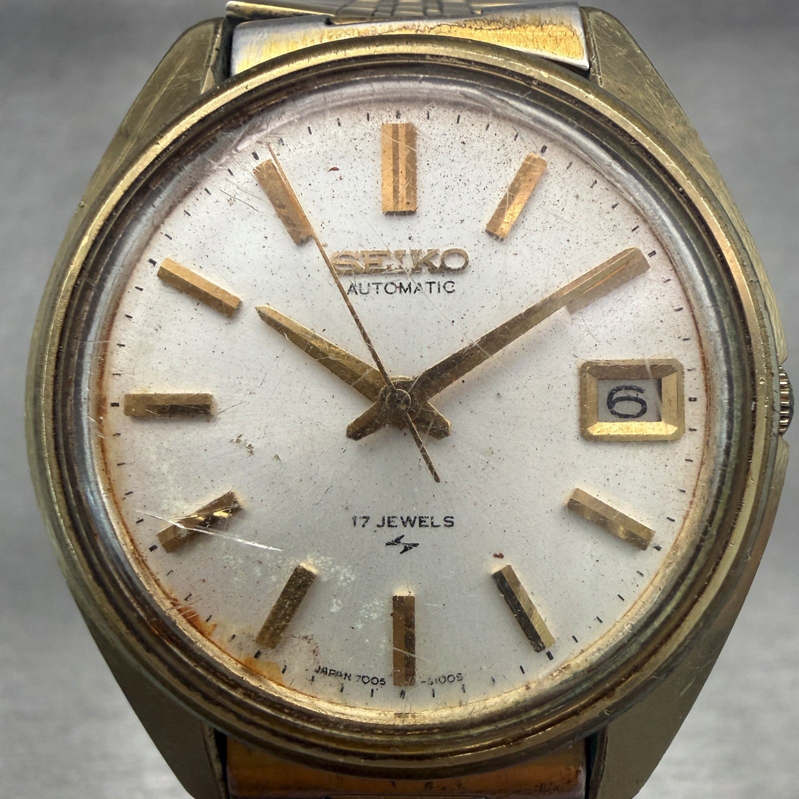 Seiko Automatic Watch Men 36mm White Dial Gold Tone Date Round 7005-8022 Works1