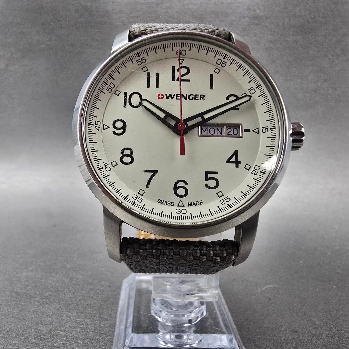 Wenger Attitude Watch Men 42mm White Dial Steel Daydate 01.1541.106 New Battery5