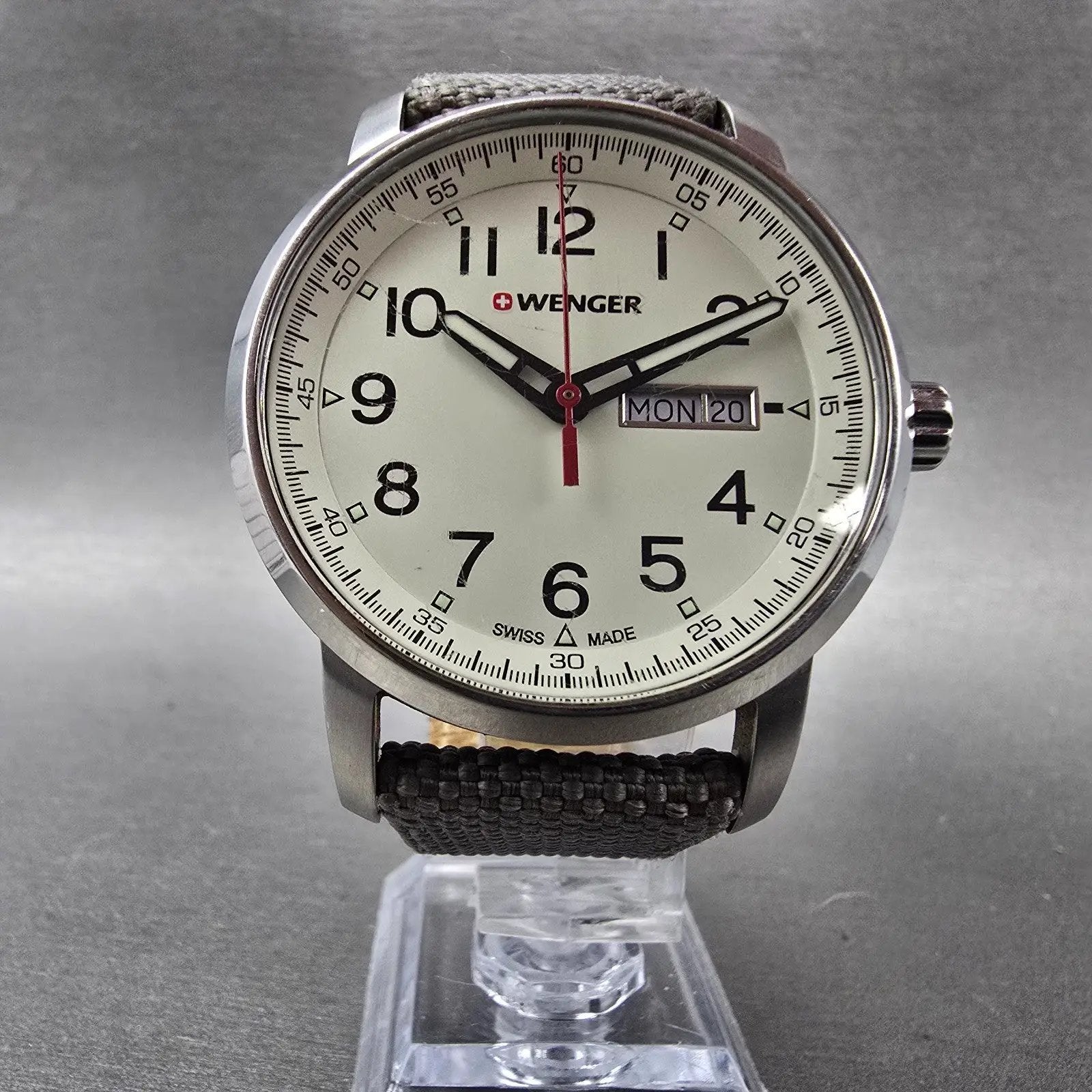 Wenger Attitude Watch Men 42mm White Dial Steel Daydate 01.1541.106 New Battery5