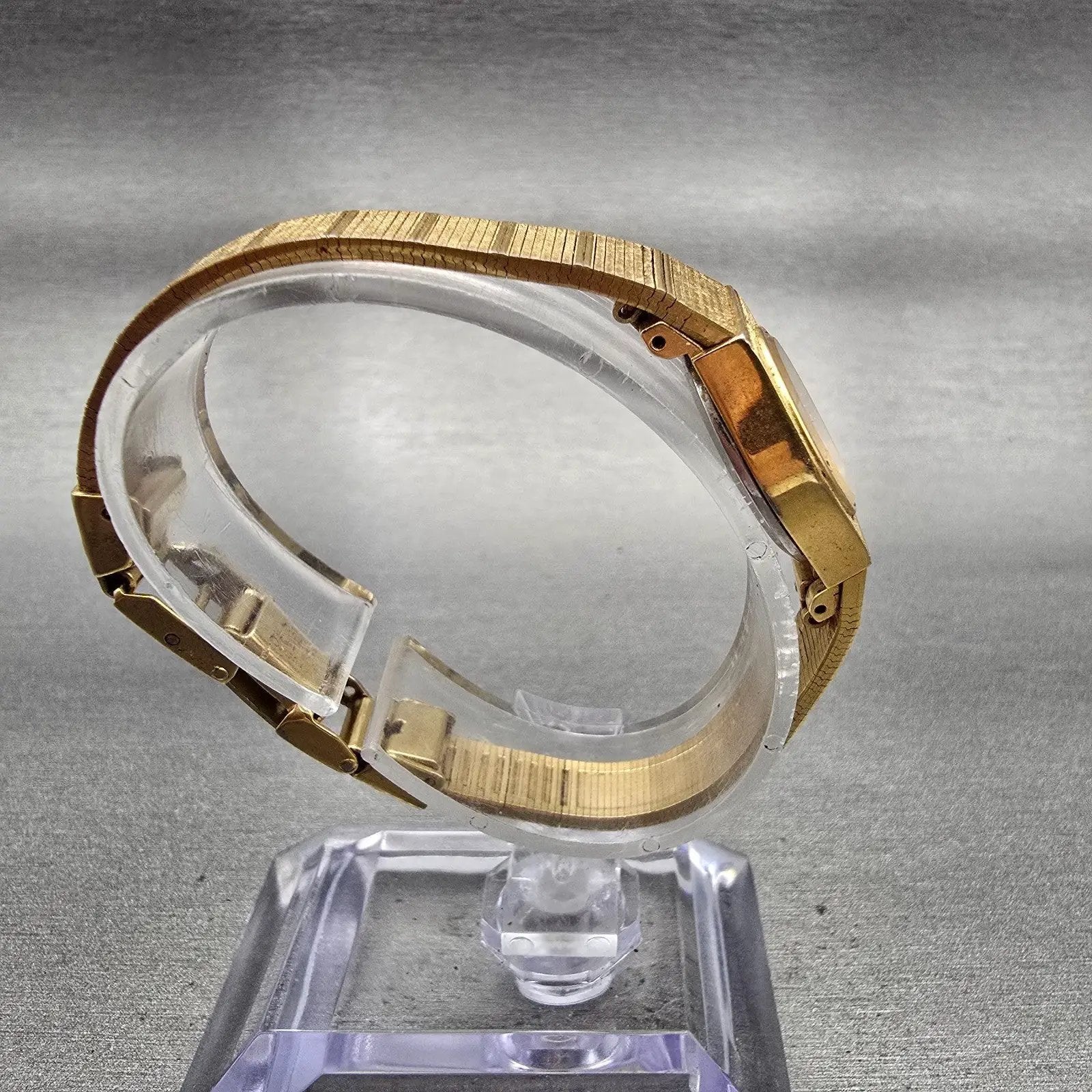Seiko Watch Women 17mm Champagne Dial Gold Tone Oval 5420-0129 New Battery VTG8