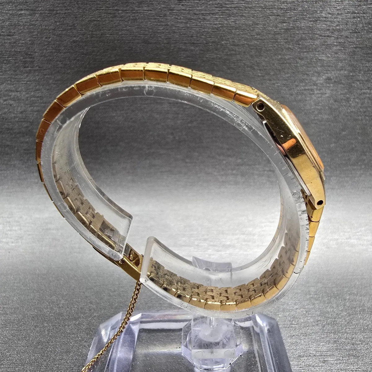 Seiko Watch Women 16mm Gold Dial Gold Tone Oval 2C20-5749 New Battery Vintage JP8