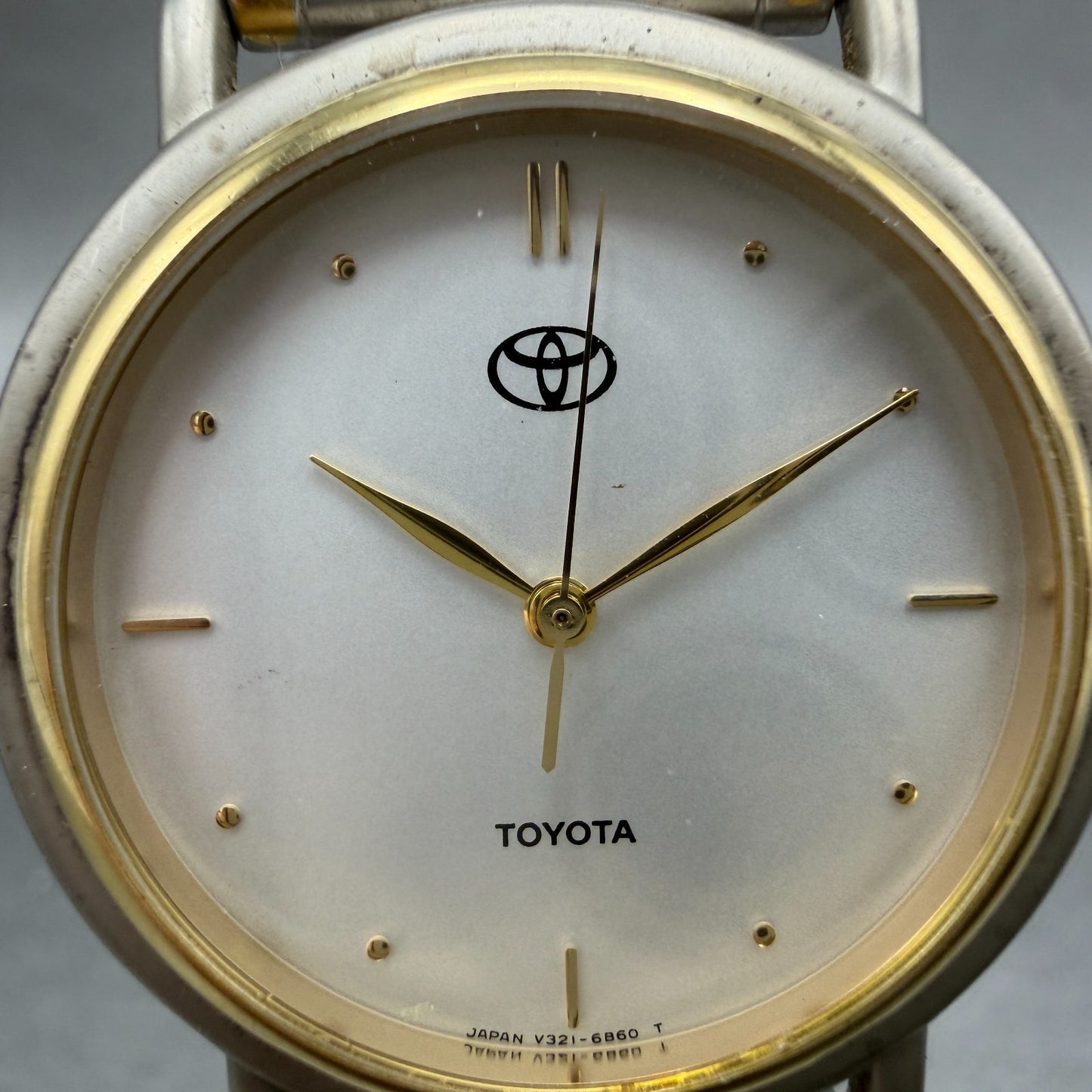 Seiko Toyota Watch Men 31mm Silver Dial Two Tone Round V321-6020 New Battery1