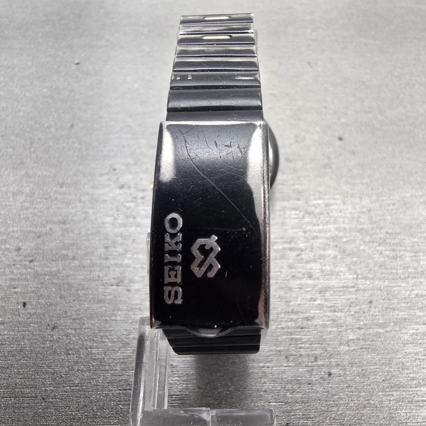 Seiko SQ Sports 100 Watch Women 26mm Black Dial Black & Gold Tone Daydate NewBat7