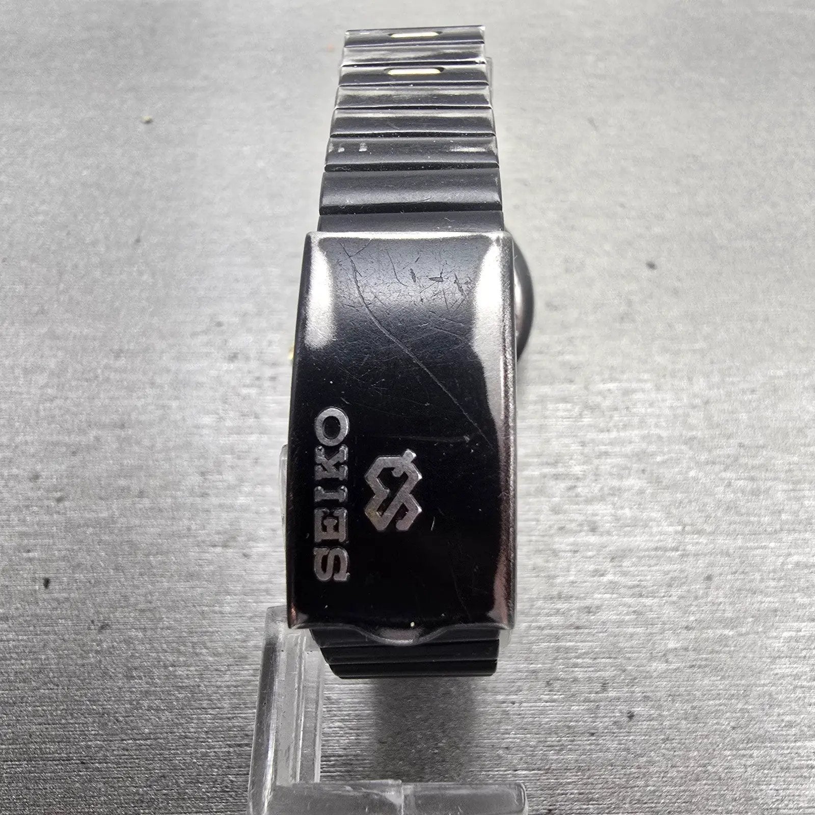 Seiko SQ Sports 100 Watch Women 26mm Black Dial Black & Gold Tone Daydate NewBat7