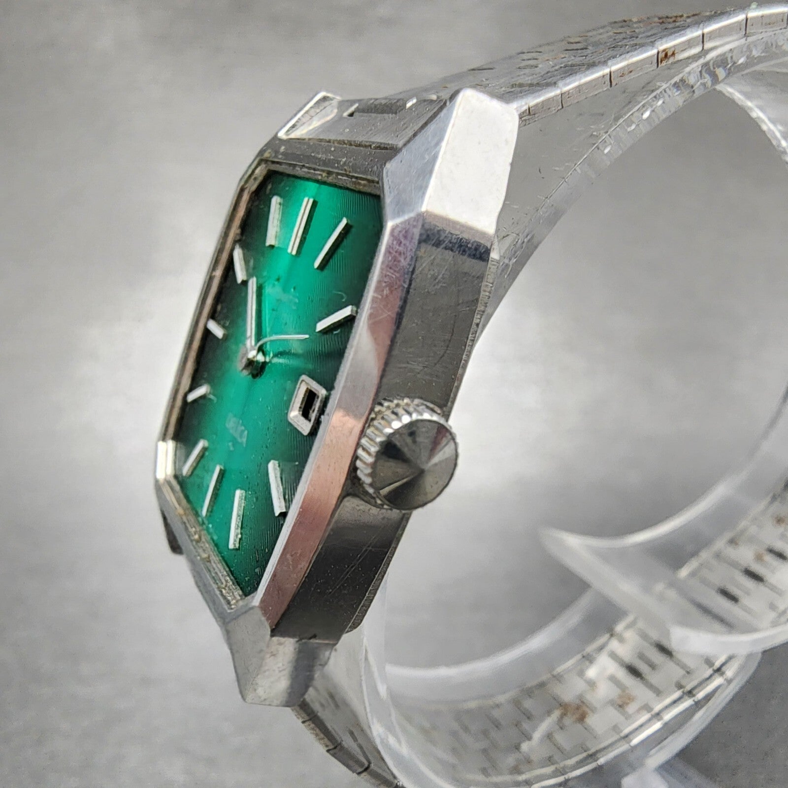 VTG Seiko Delica Tank Watch Women 25mm Green Dial Date Steel NO CRYSTAL Runs2