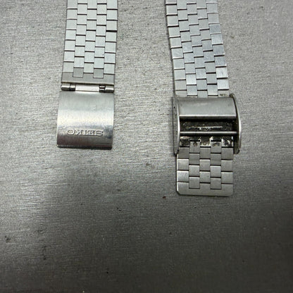 Seiko watch Men 33mm White Textured Dial Silver Tone Date 08425010 New Battery314