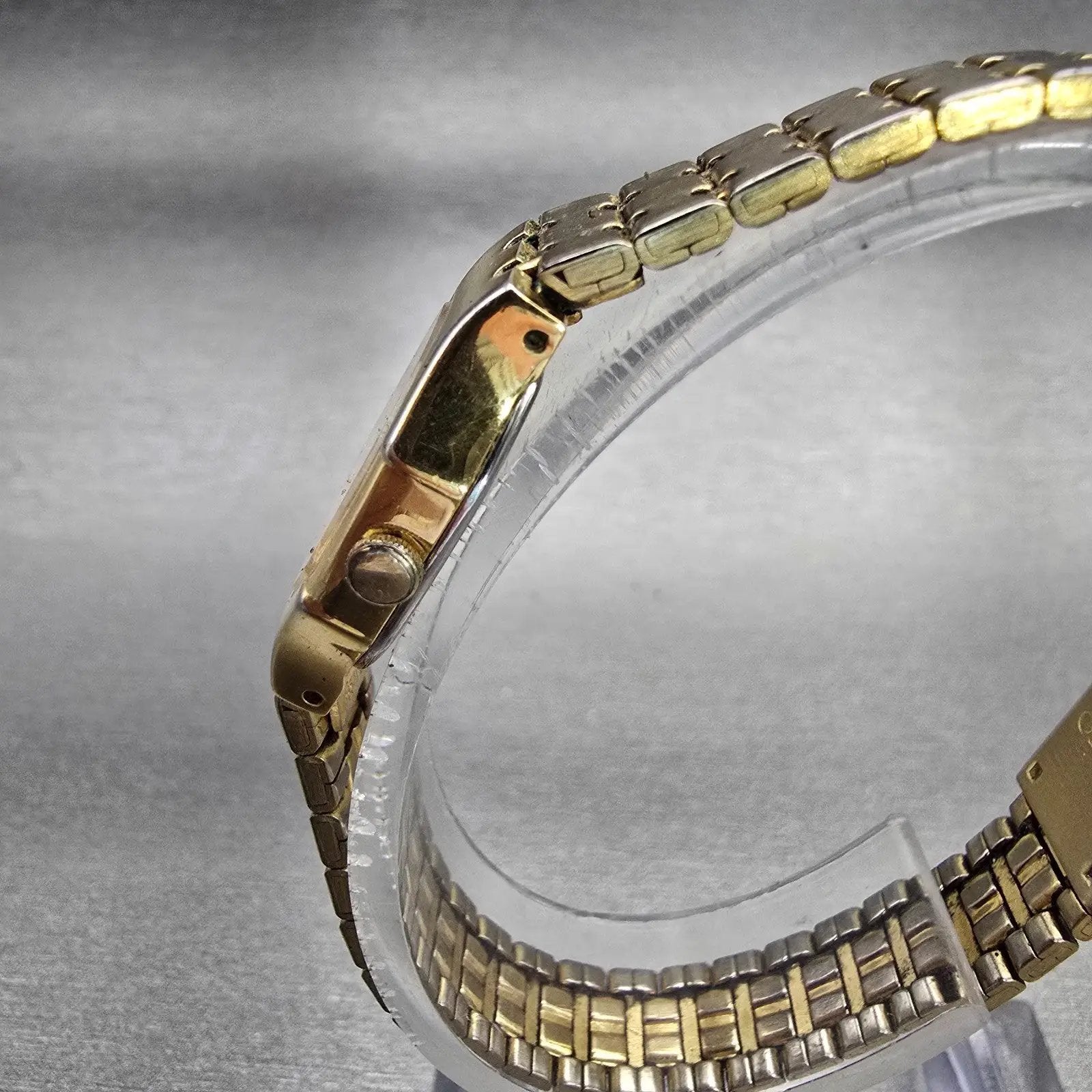 Seiko Tank Watch Women 17mm White Dial Gold Tone Oval 2Y00-5509 New Battery VTG2