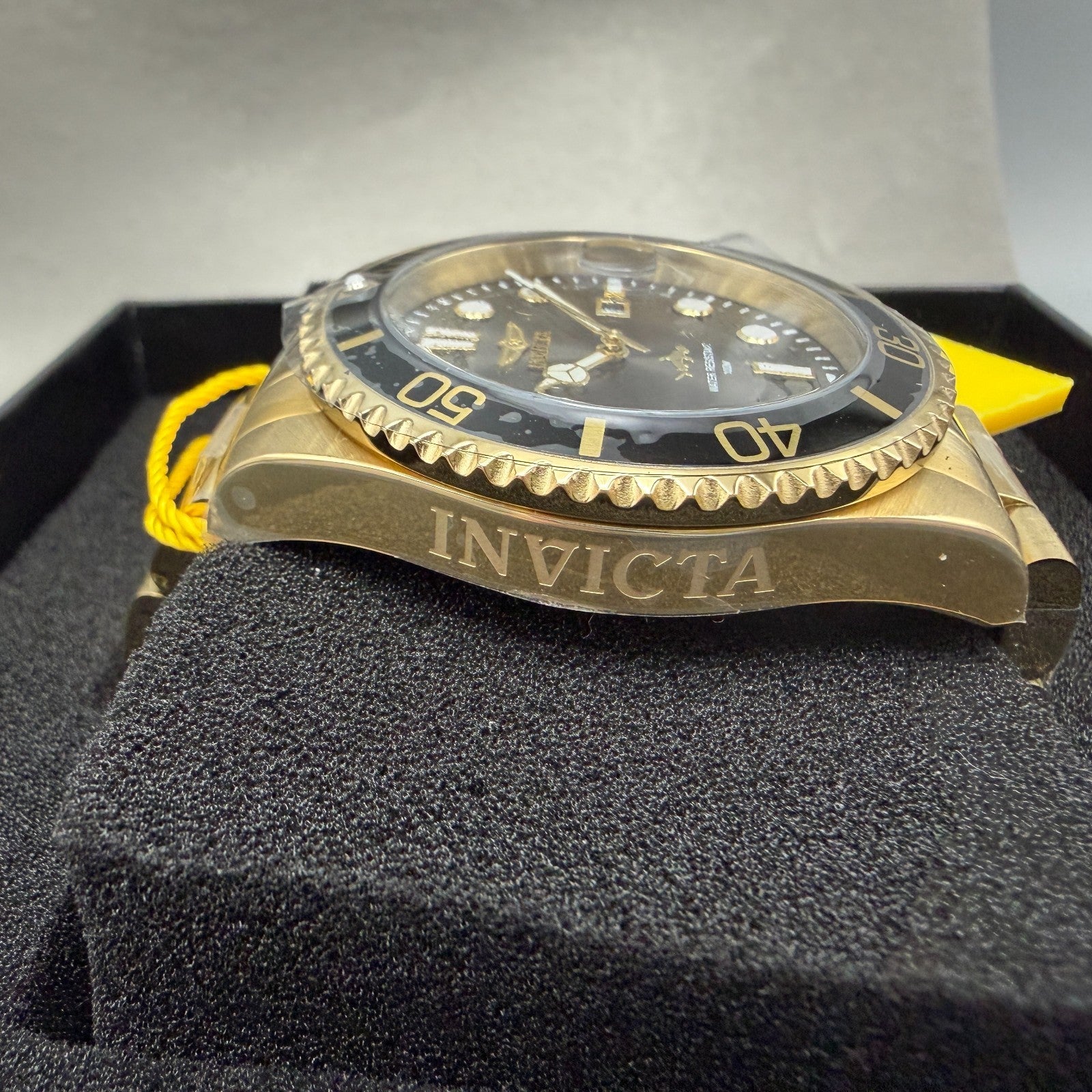 Invicta Pro Diver Watch Men 43mm Black Dial Gold Tone Date Round 300264