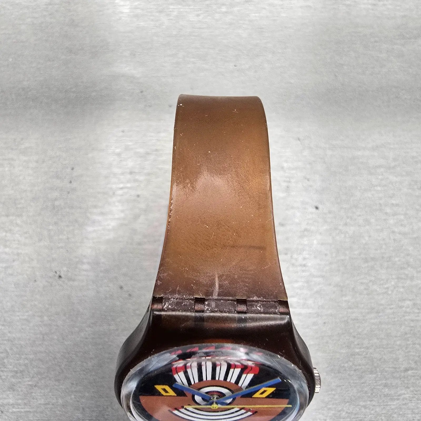 Swatch Gent RUFFLED FEATHERS Watch Men Brown Dial Brown Tone GF100 New Battery G4