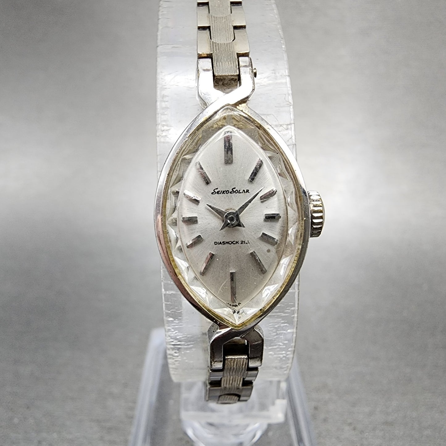 Seiko Solar Watch Women 15mm White Dial White Gold Plated Manual Wind Runs VTG0