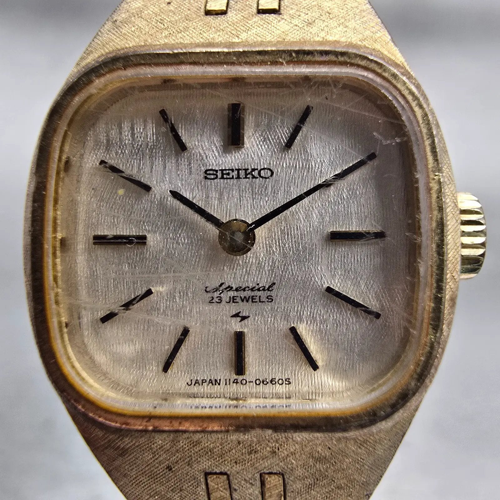 Seiko Special Watch Women 20mm Silver Dial Gold Tone Rectangle 1140-3240 Works1
