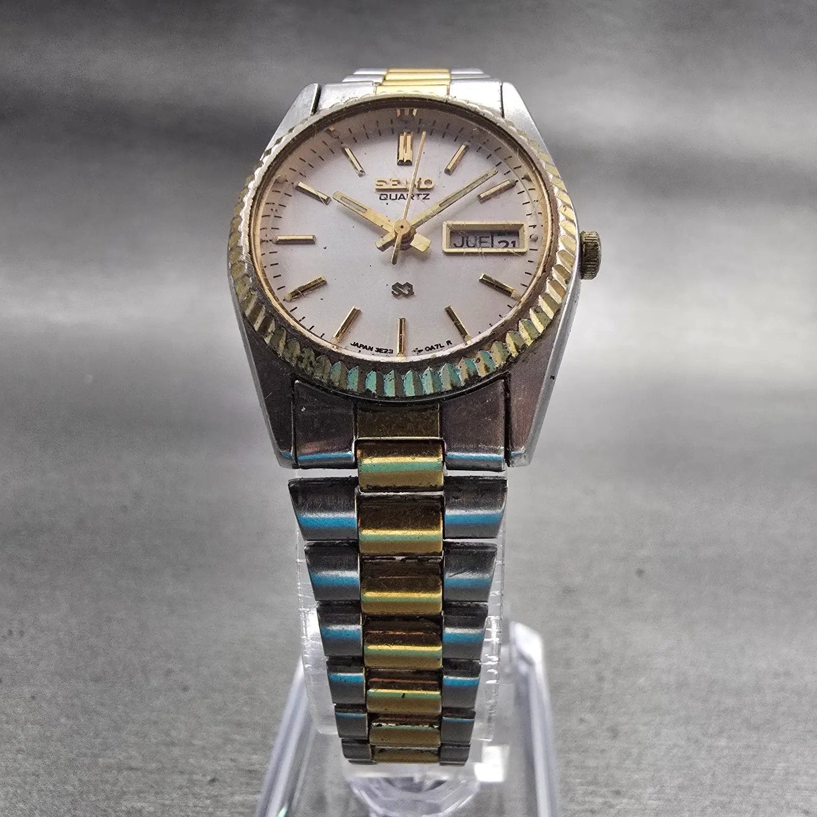 Seiko SQ Watch Women 24mm Silver Dial Two Tone Daydate Round 3E23-0A69 New Batt5