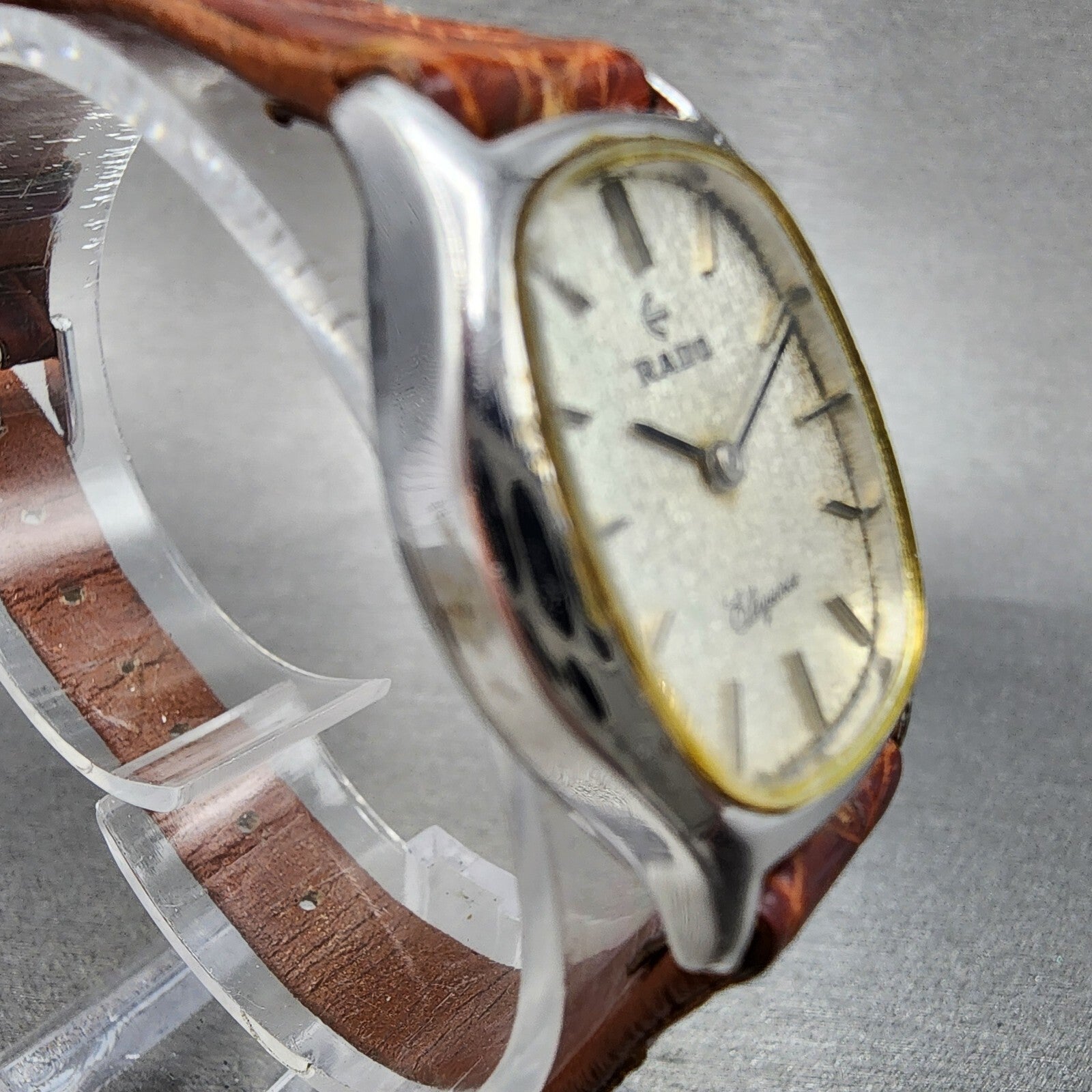 Rado Elegance Watch Women 23mm Silver Dial Steel Oval Manual Wind Runs VTG3