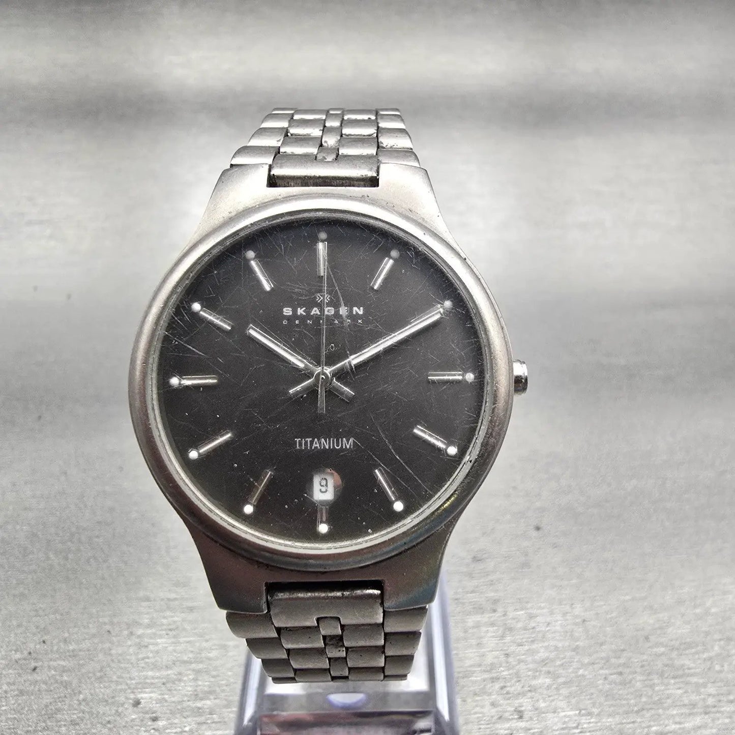 Skagen Denmark Watch Men 34mm Gray Dial Titanium Date Round 105XLT New Battery0