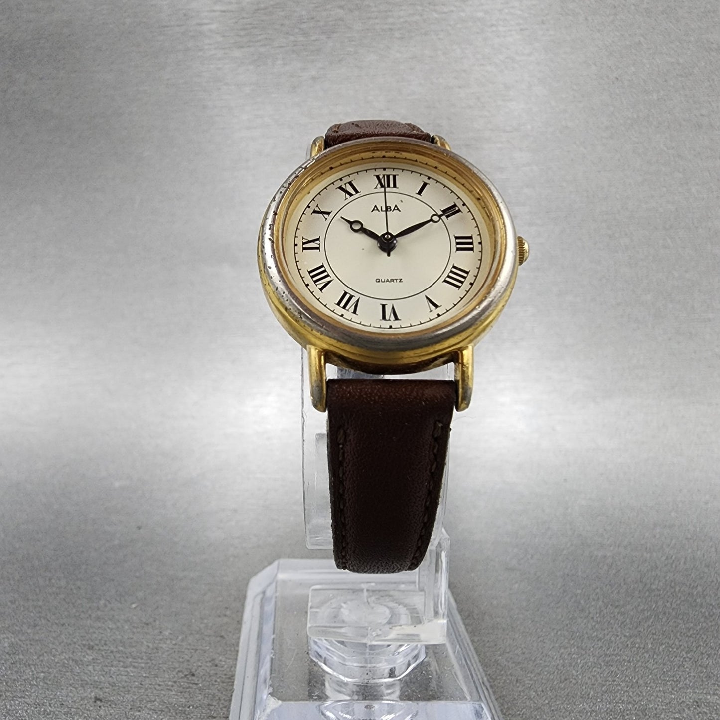 Seiko Alba Watch Women 25mm White Dial Gold Tone Round V5156A20 New Battery5