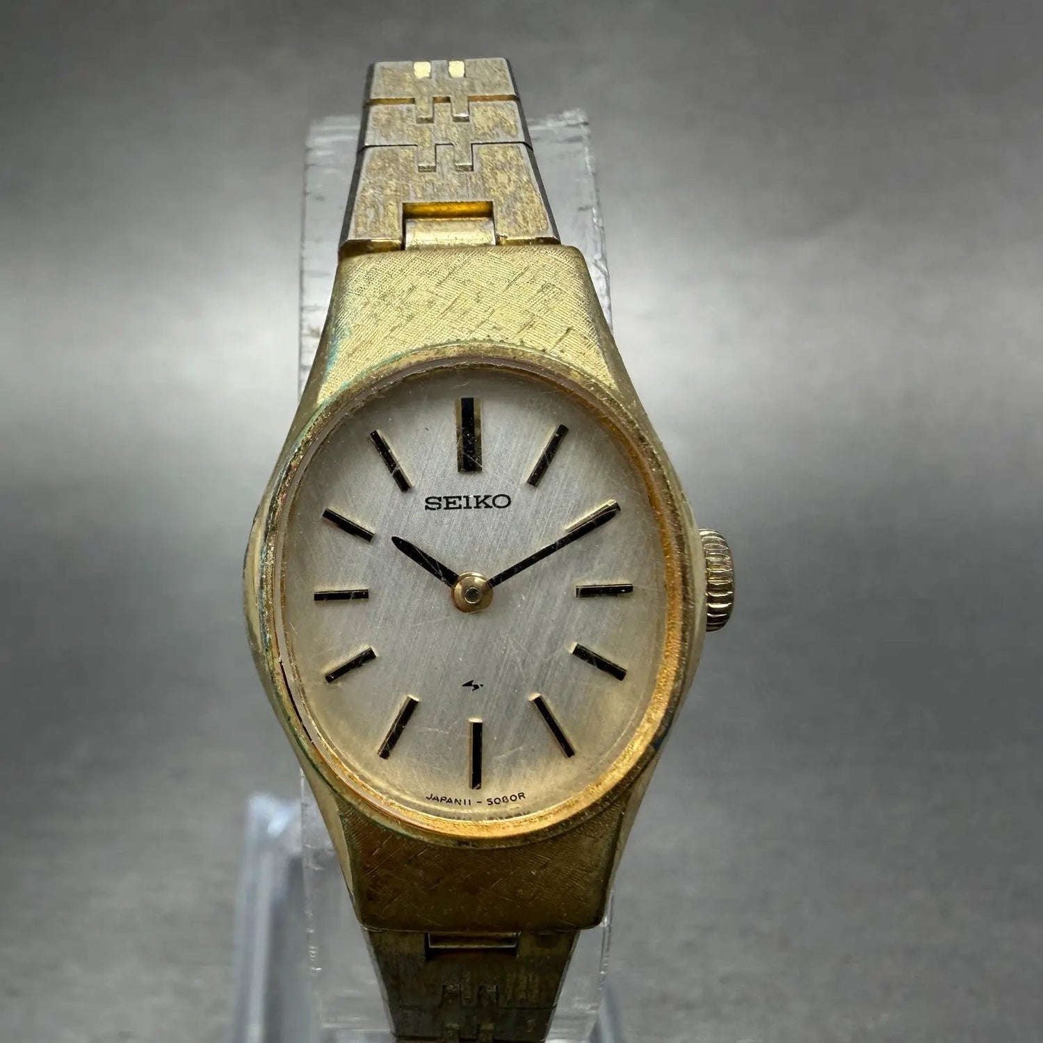 Seiko Watch Women 19mm Silver Dial Gold Tone Oval Manual 11-8590 Runs Vintage0