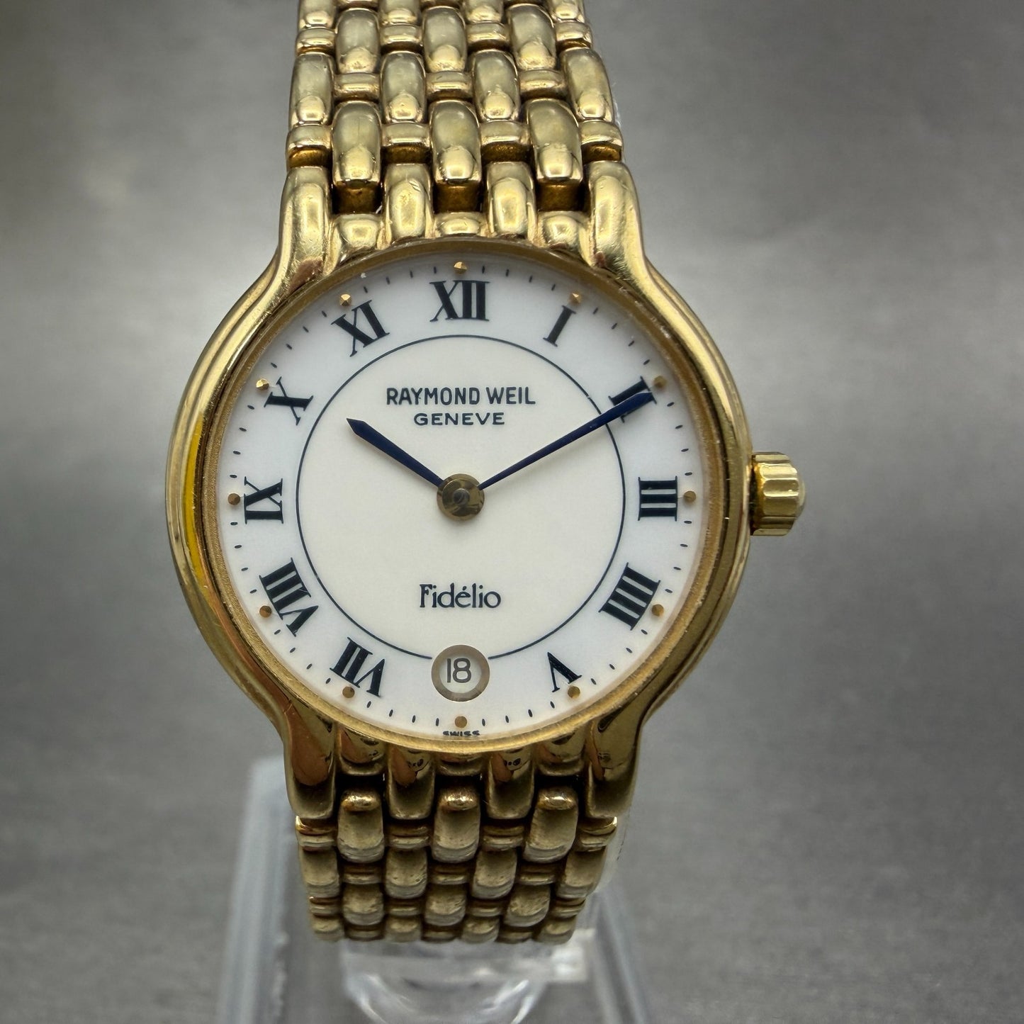 Raymond Weil Watch Women 24mm White Dial Gold Plated Date Round 4702 New Battery0