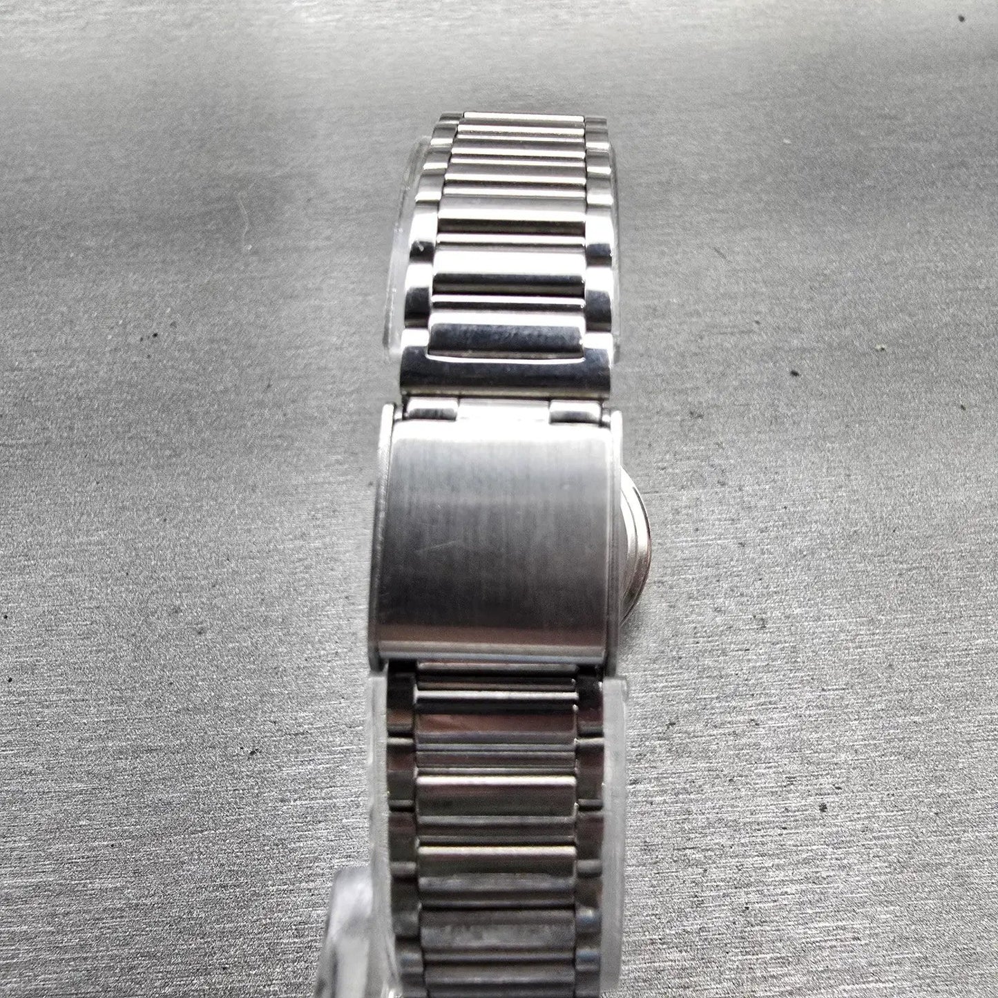 Seiko Alba Urban Watch Women 25mm White Dial Silver Tone Round V401-0050 New Bat7