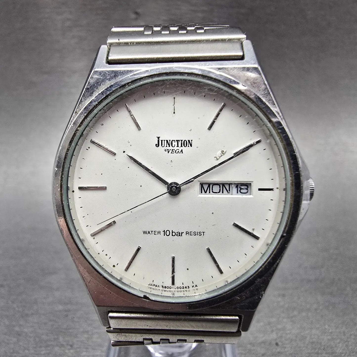 Vega Junction Watch Men 35mm White Dial Silver Tone Daydate Round New Battery0
