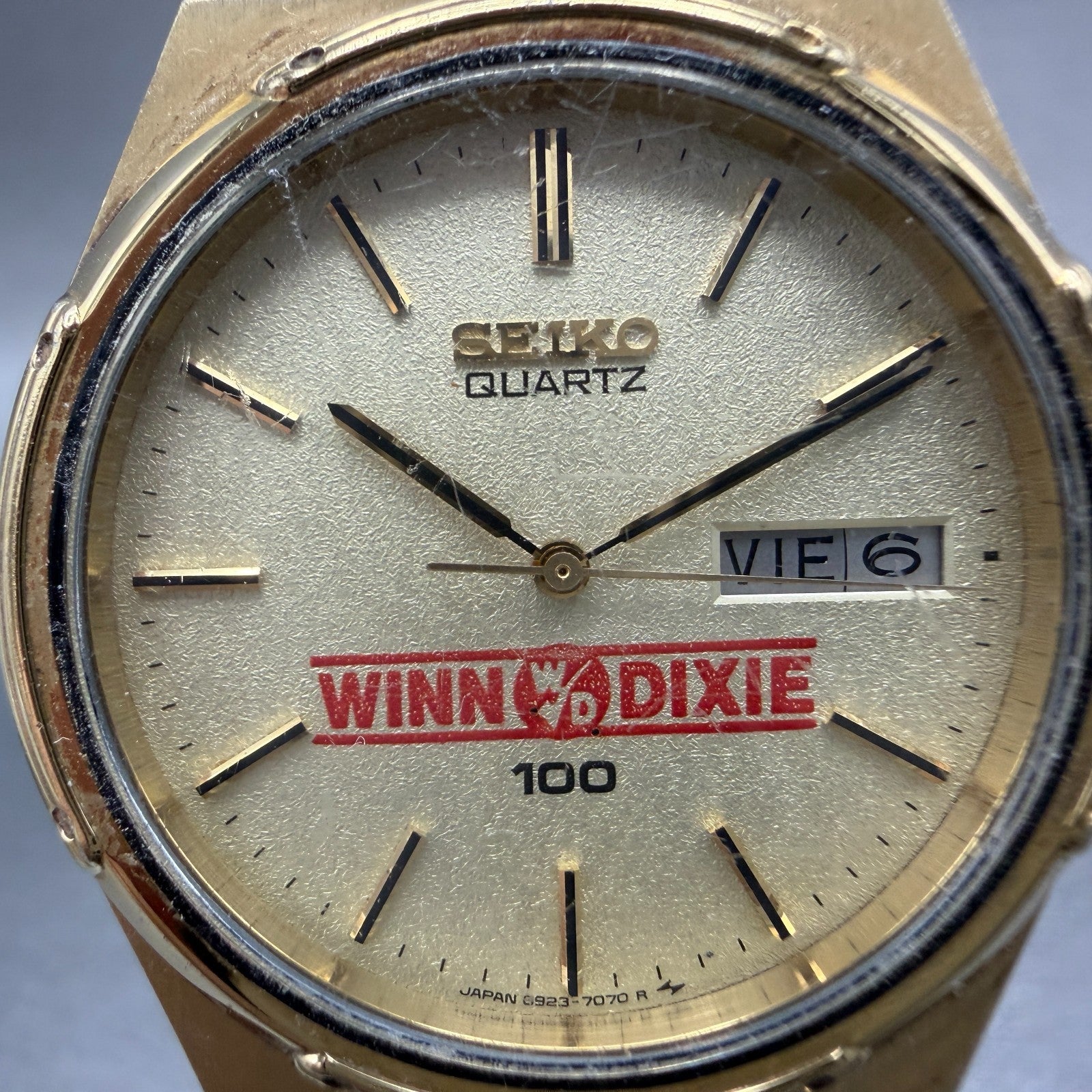 Seiko SQ 100 Watch Men 34mm Champagne Dial Gold Tone Daydate 6923-7059 New Batt1