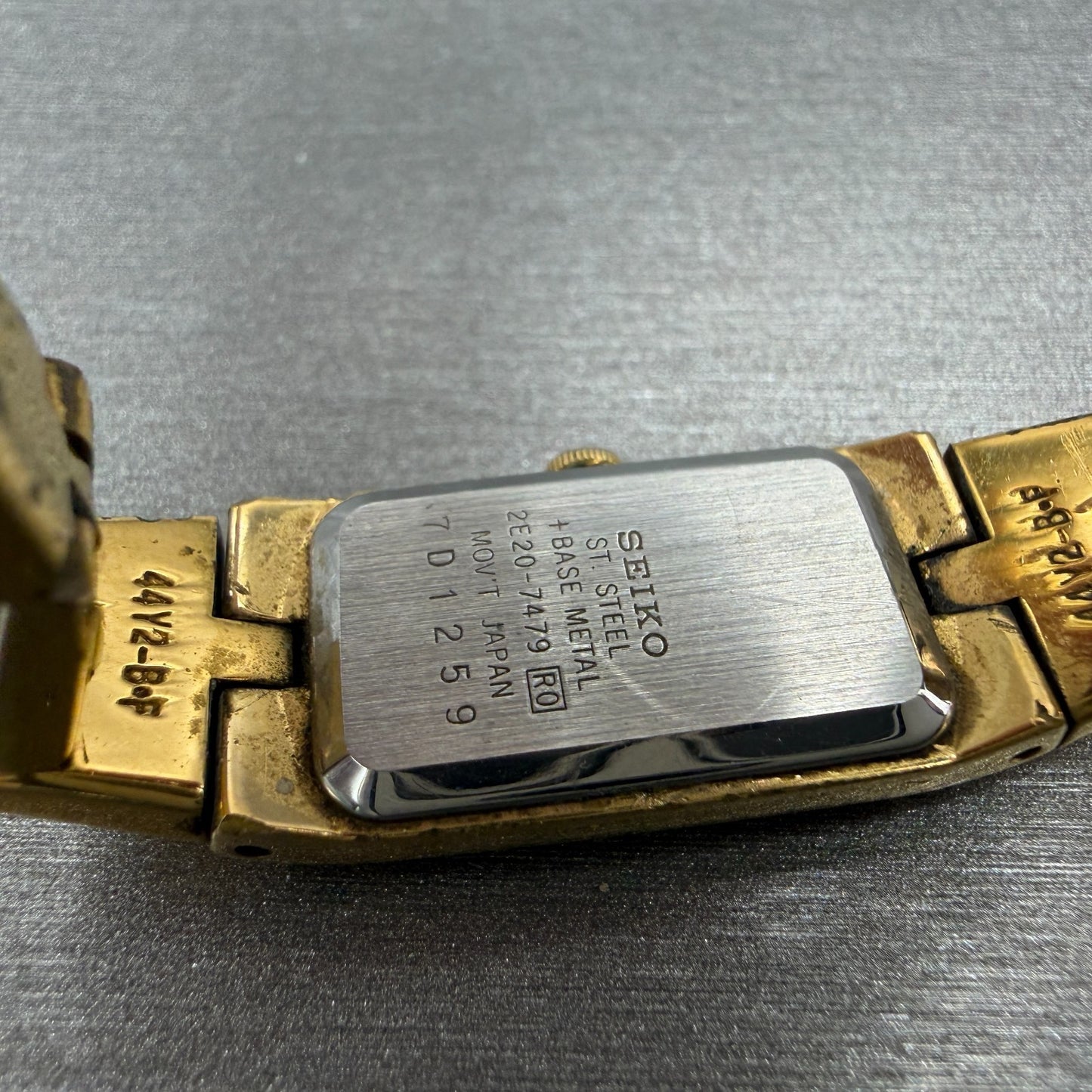 Seiko Tank Watch Women 13mm Champagne Dial Gold Tone Rectangle 2e20-7479 NewBat39
