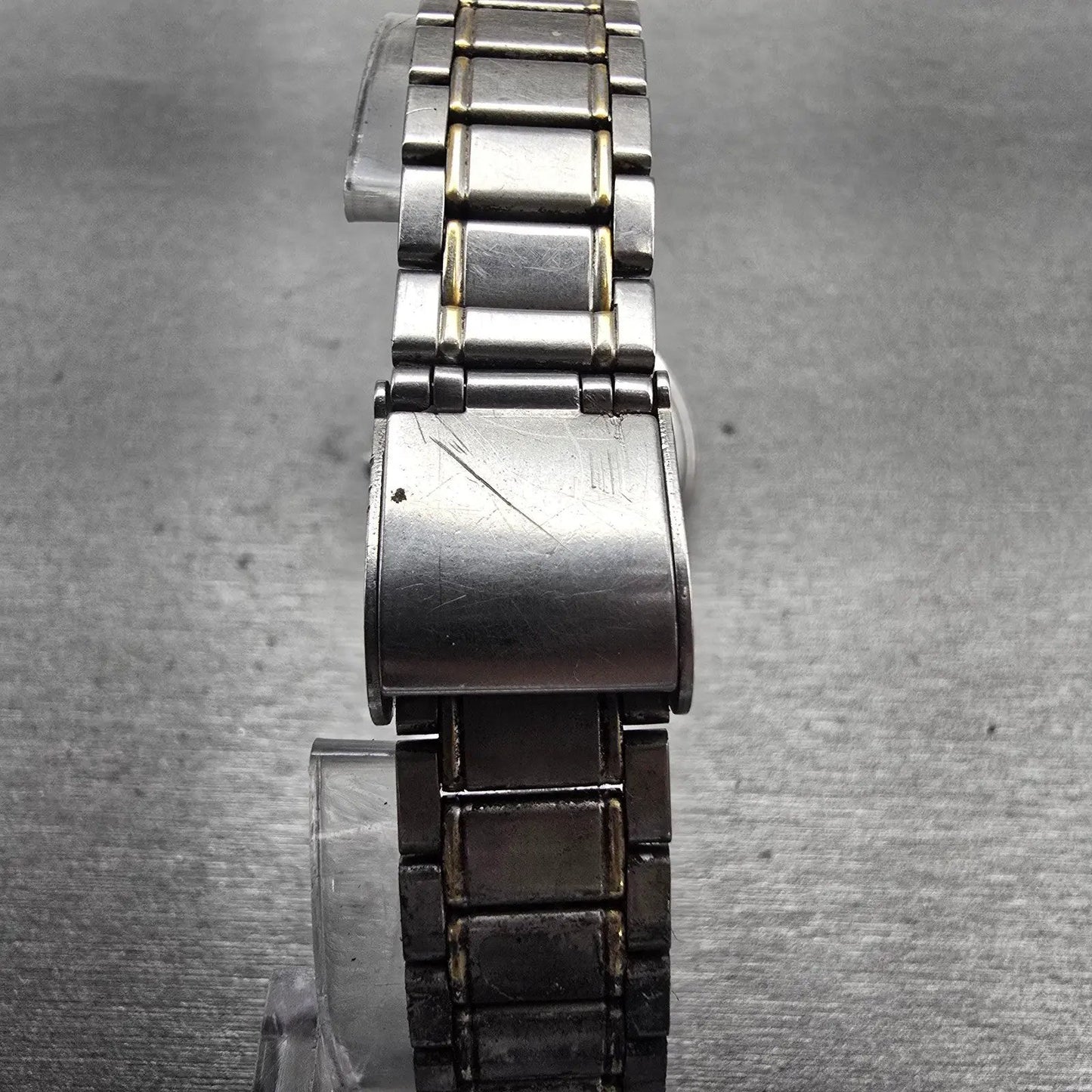 Seiko Avenue Watch Women 28mm White Dial Silver Tone Round 1F21-0D10 New Batt LP7