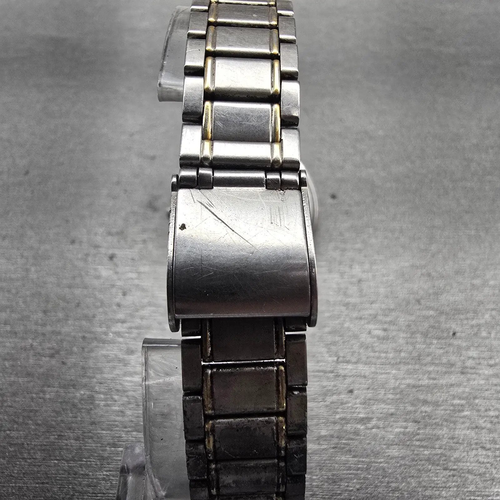 Seiko Avenue Watch Women 28mm White Dial Silver Tone Round 1F21-0D10 New Batt LP7