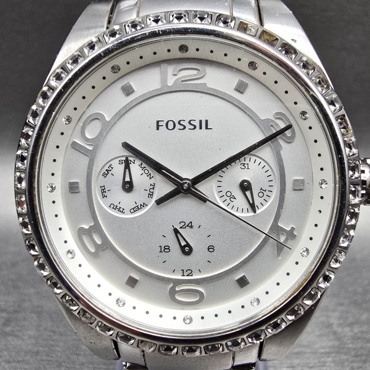 Fossil Watch Women 40mm Silver Dial Silver Tone Daydate Gemmed BQ1066 New Batt1