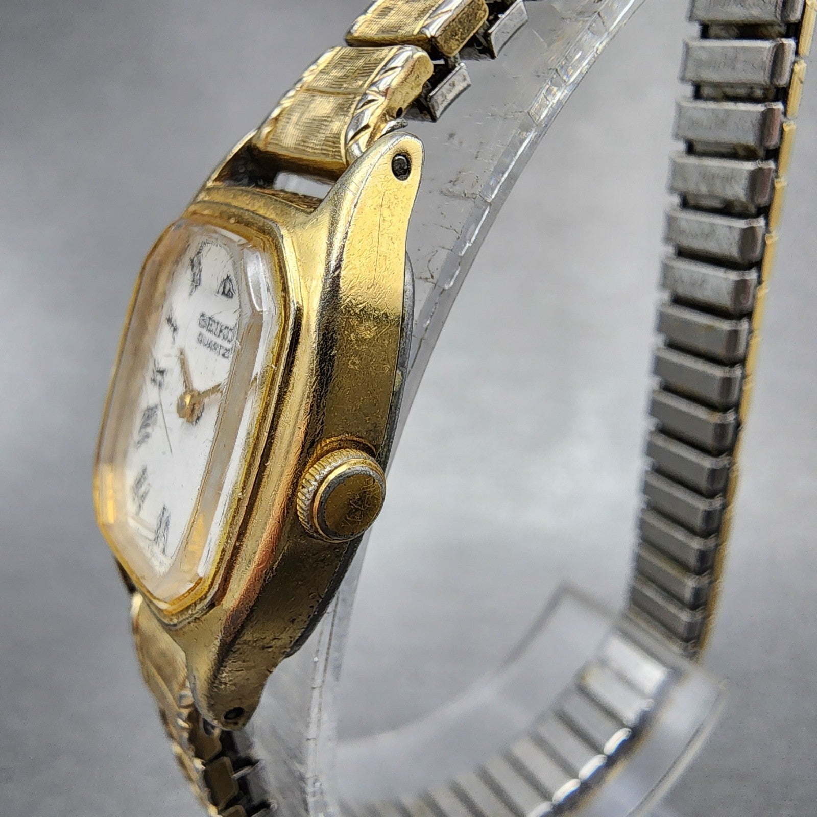 Seiko Tank Watch Women 17mm White Dial Gold Tone 23206559 Roman New Battery2